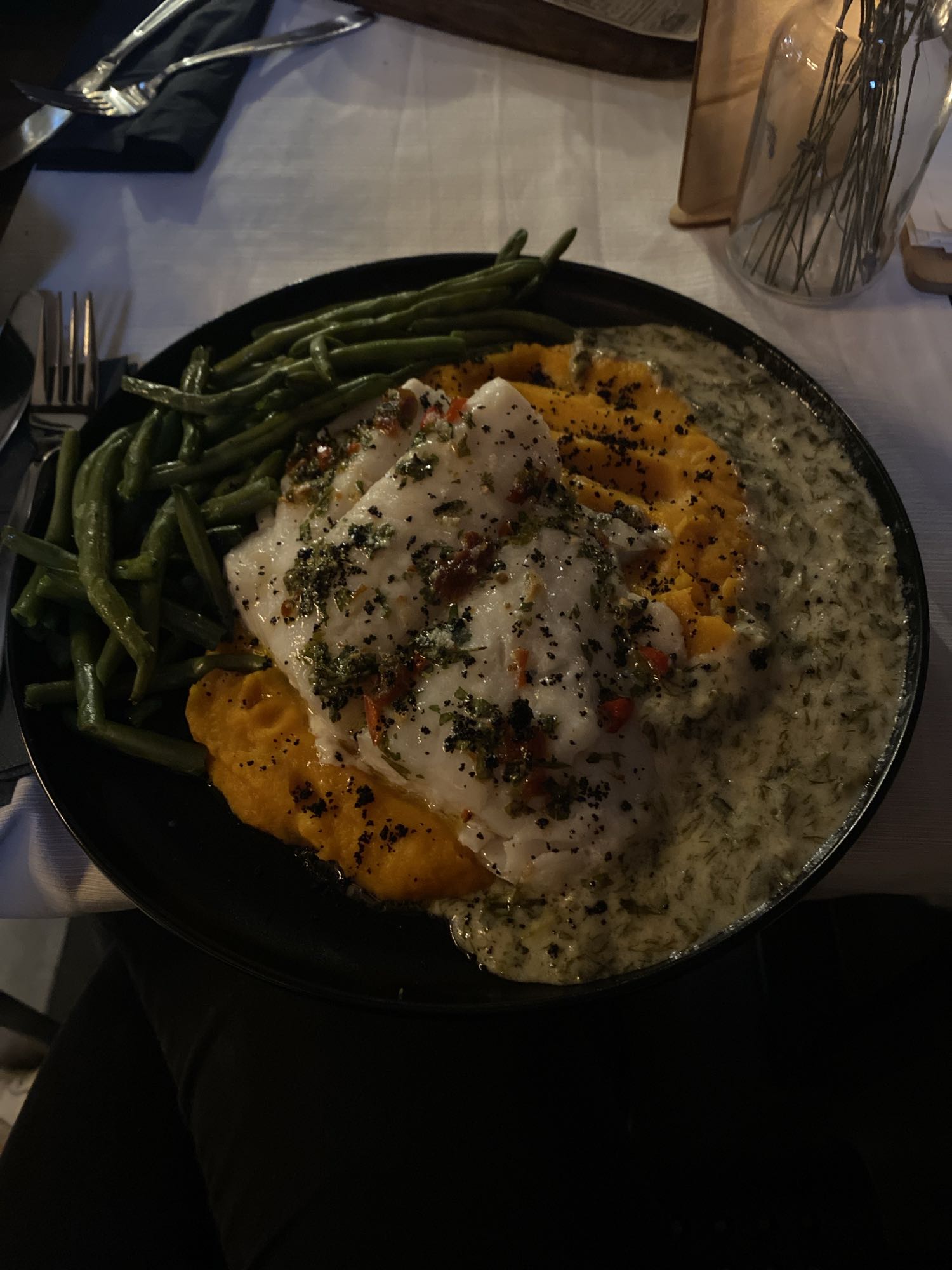 Dorsz z puree i fasolką