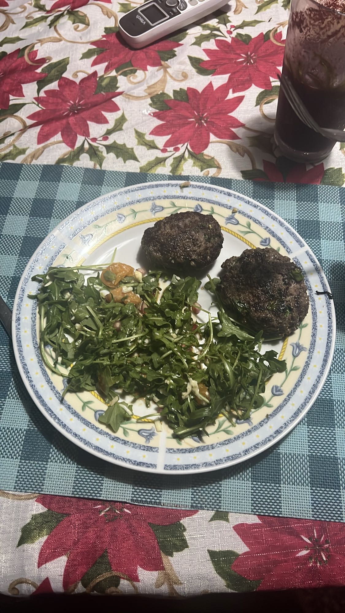 albóndigas con ensalada