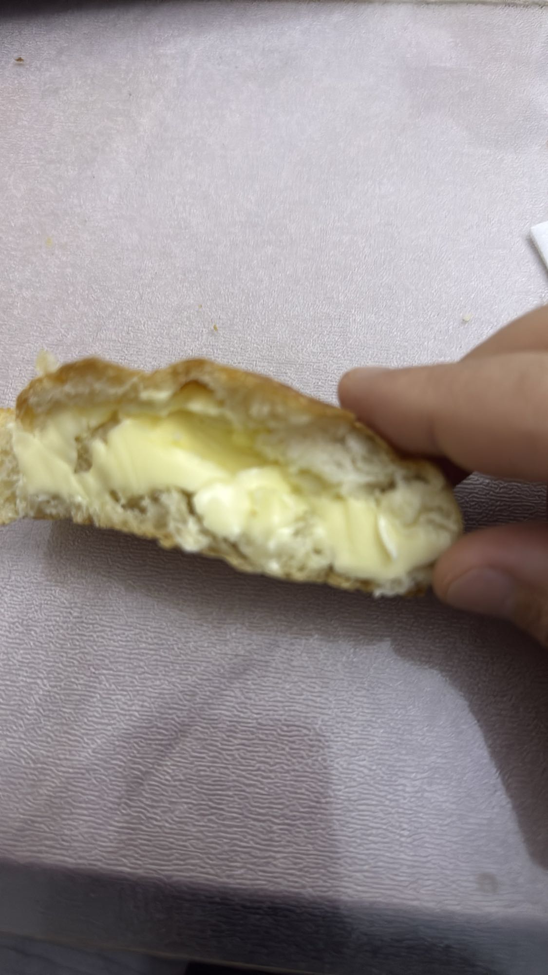 булочка с маслом