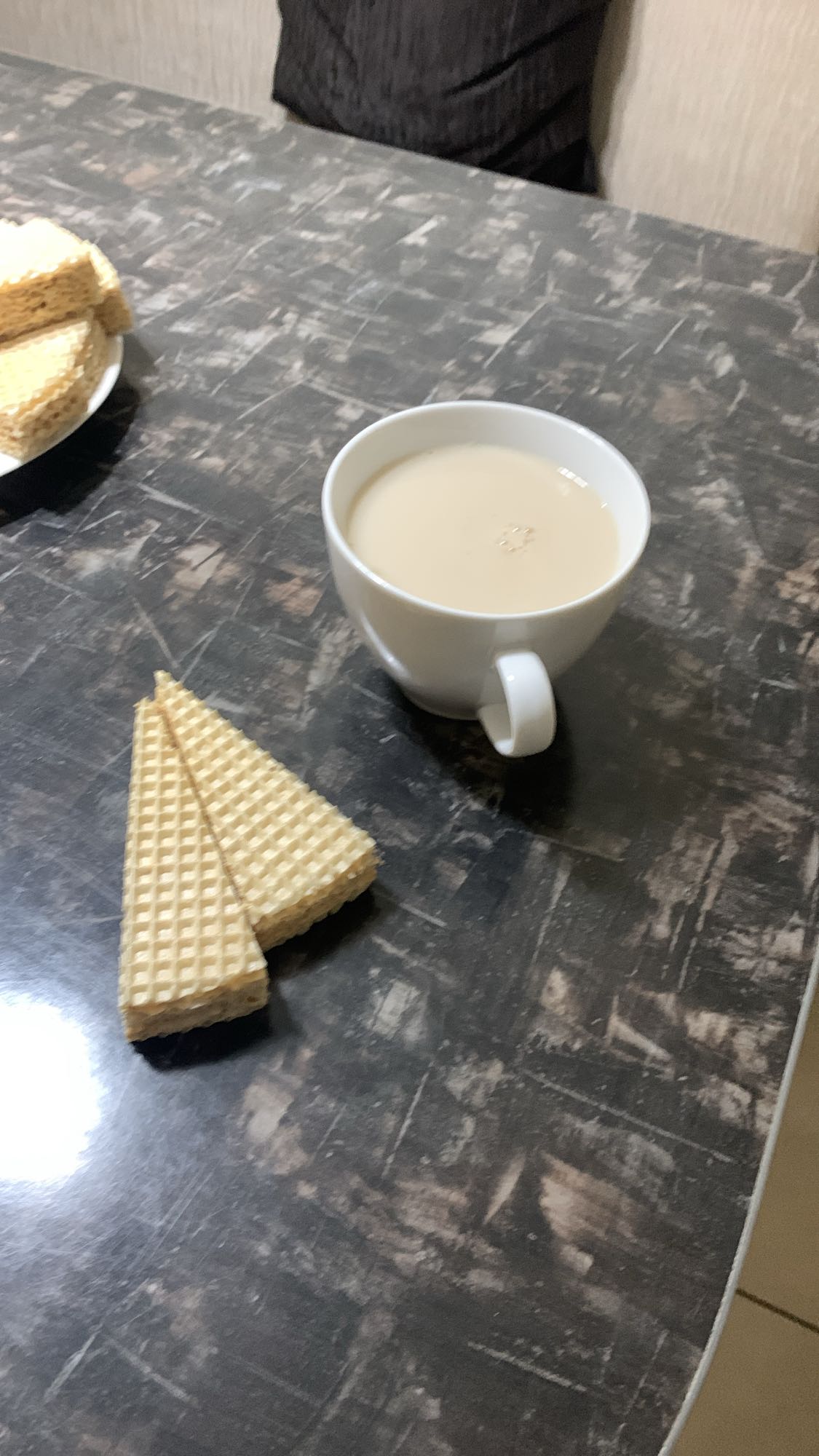 Чай с вафлями