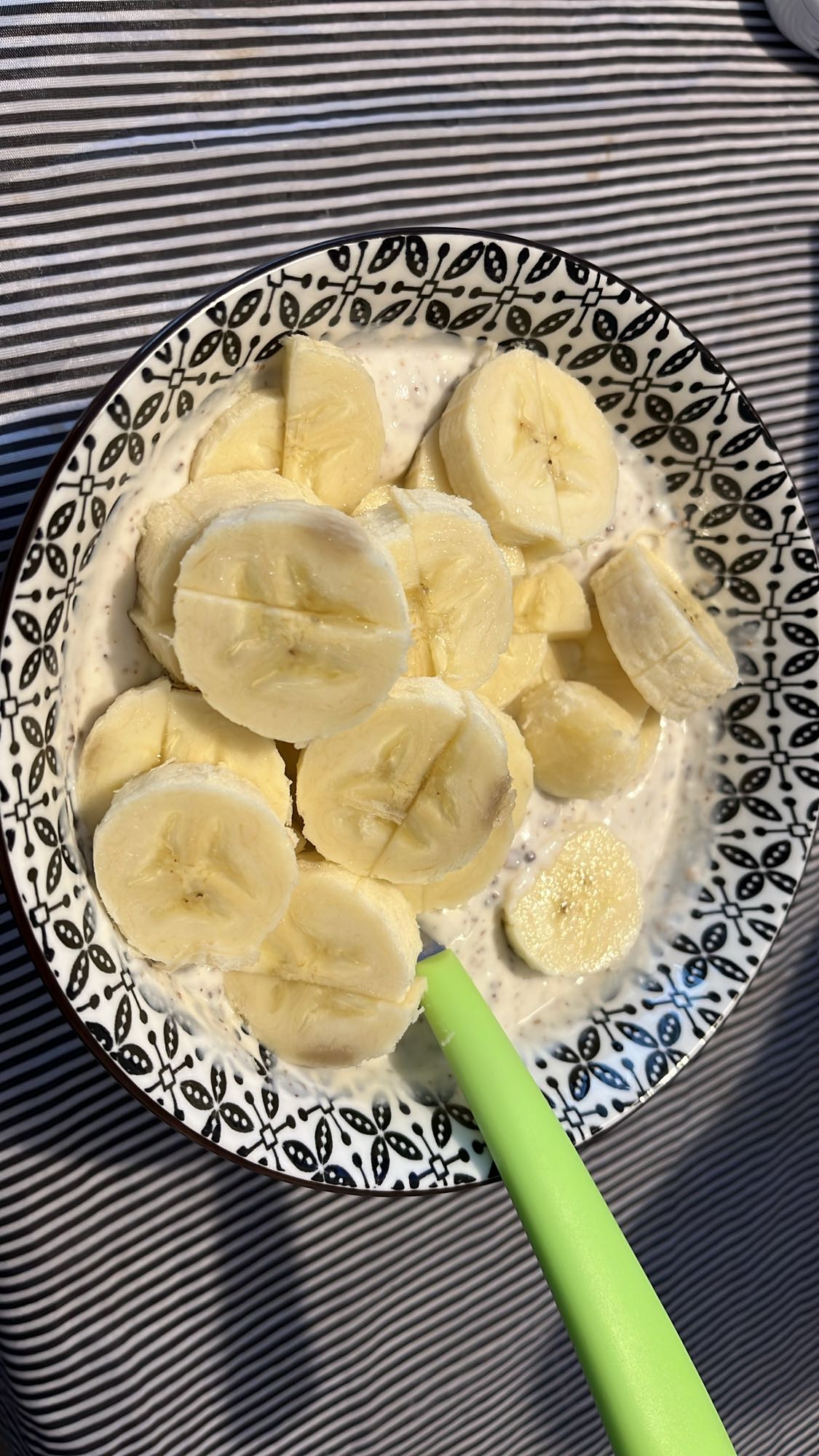 Банан с кисело мляко