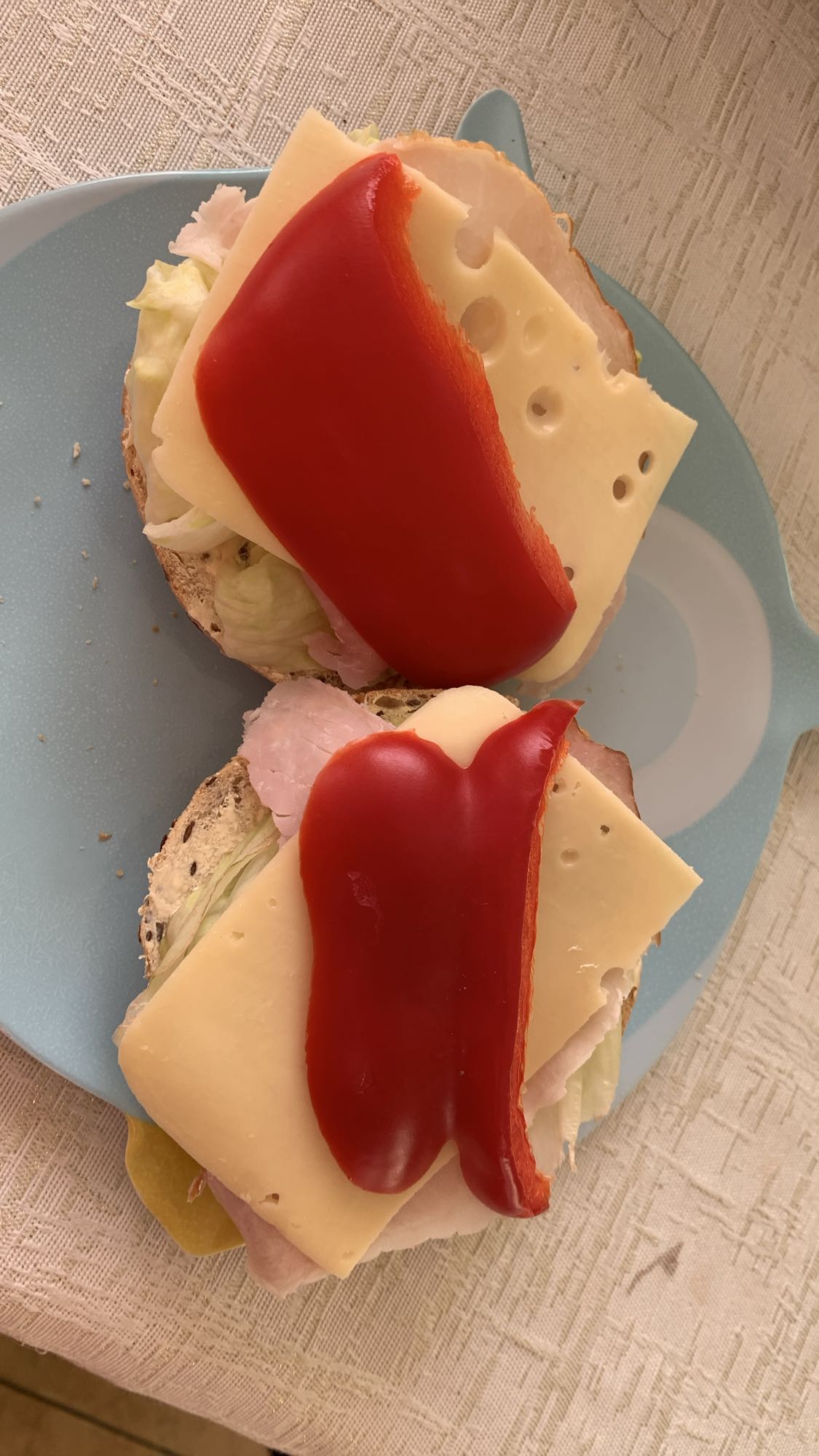 Kanapki z serem i papryką