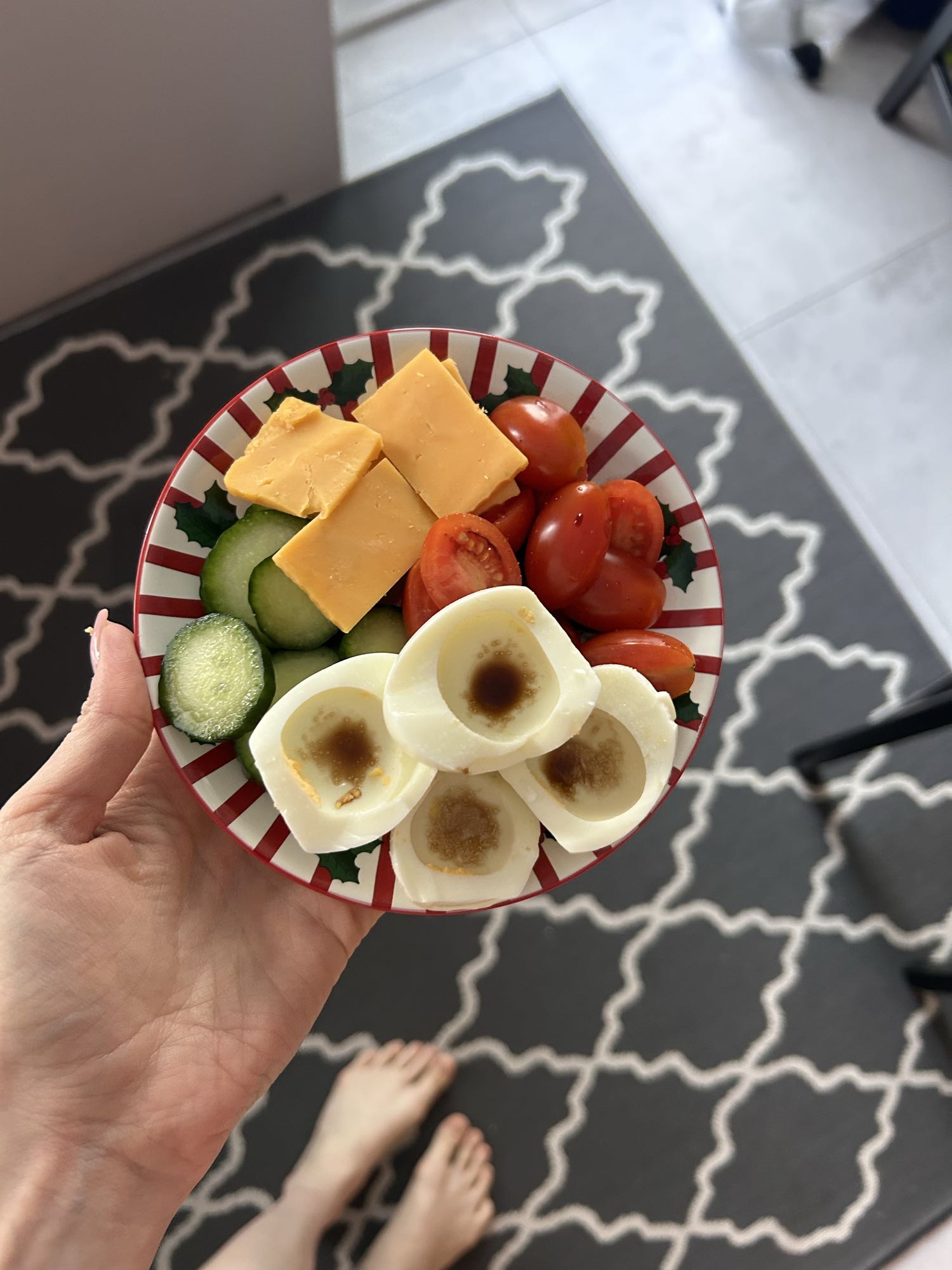 Jajka z warzywami i serem