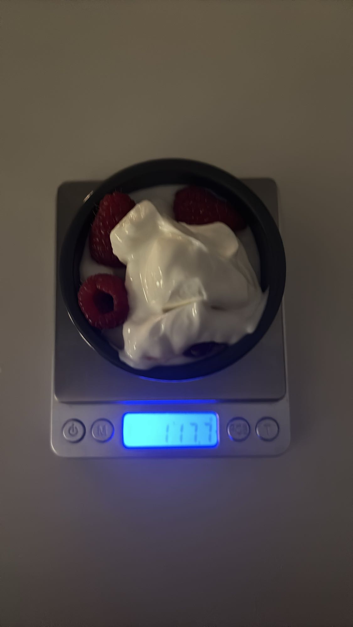 Yaourt grec et framboises