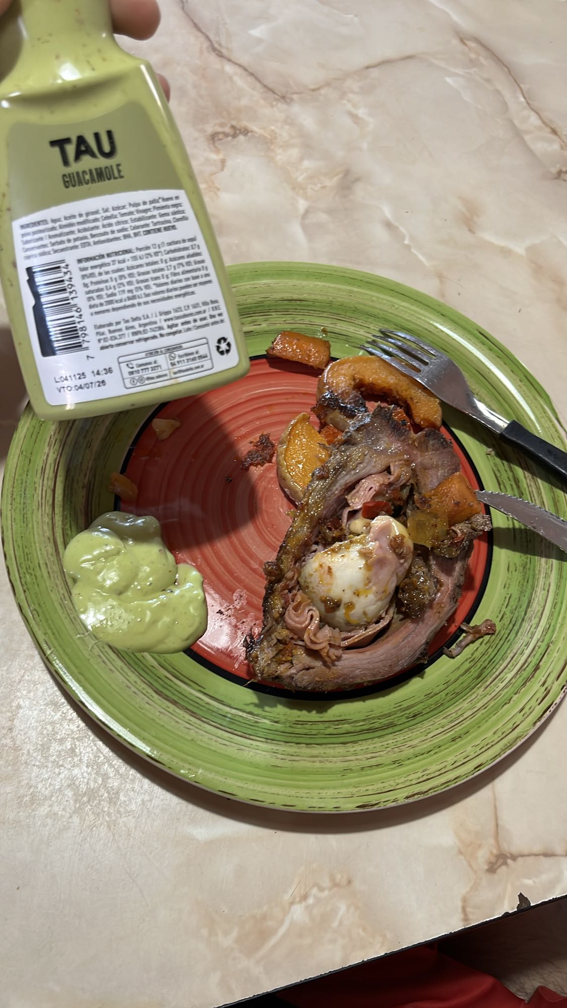 Cordero asado con guacamole