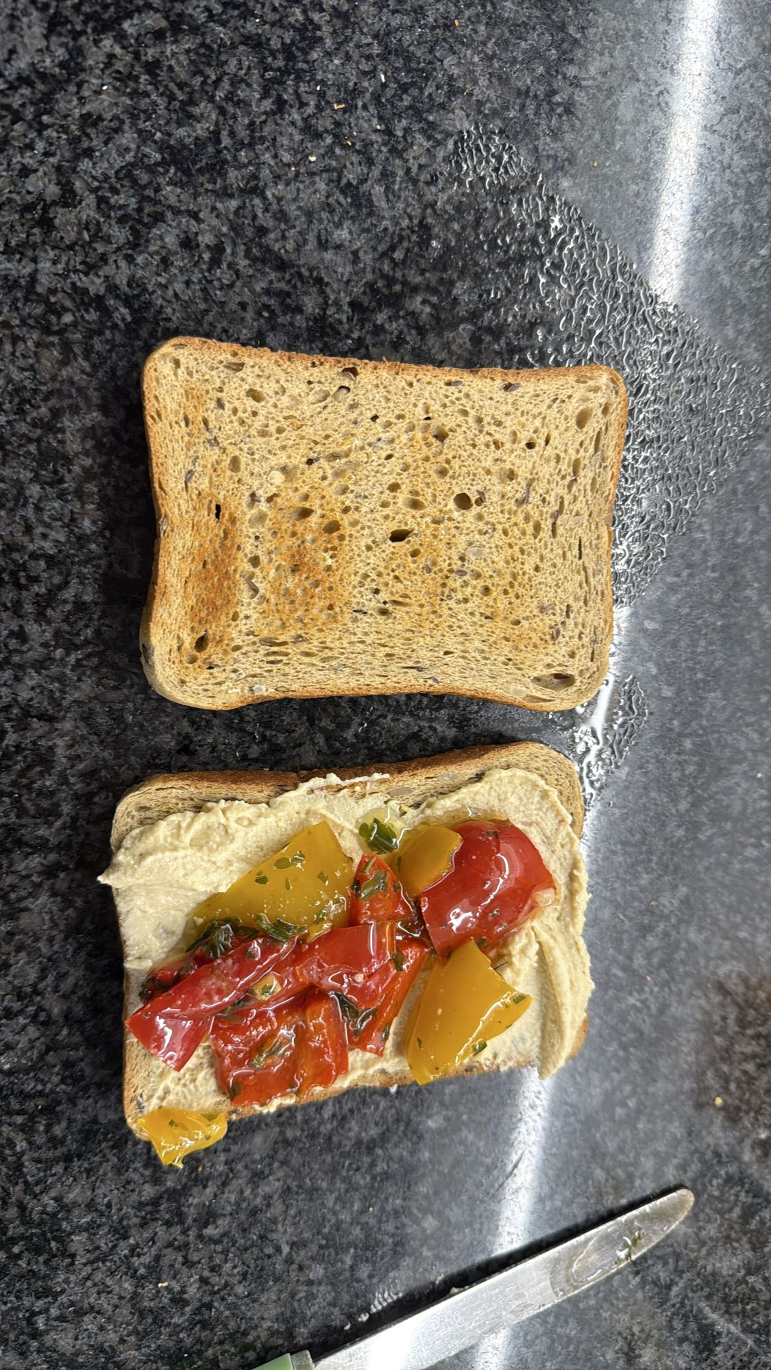Hummus paprika sandwich