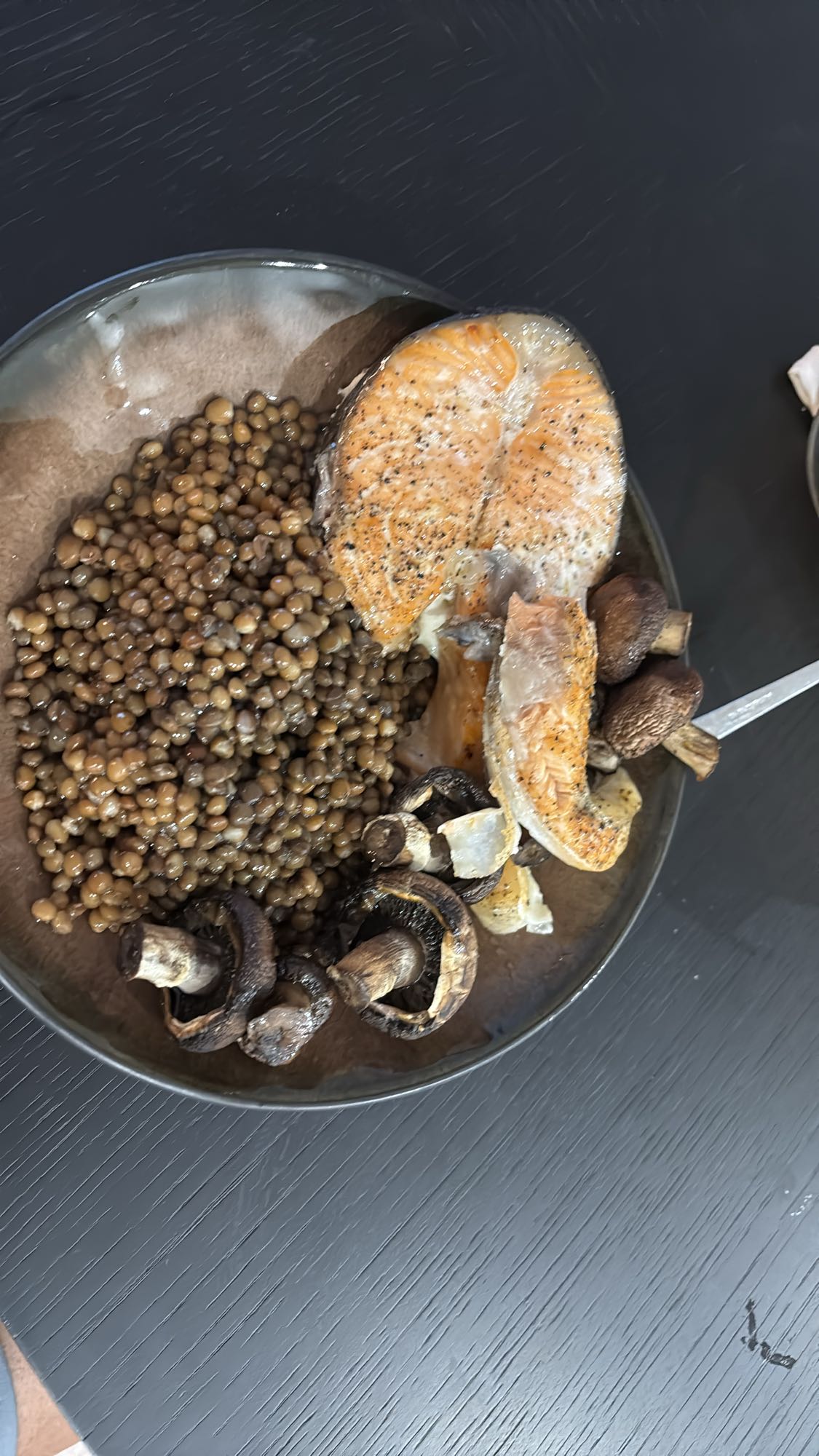 Saumon, lentilles et champignons