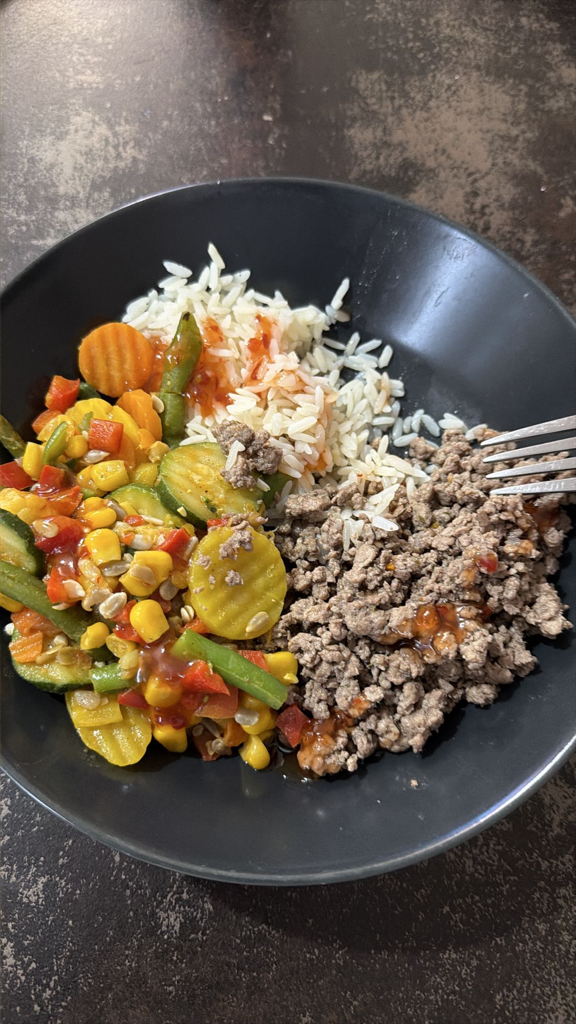 Orez cu legume și carne tocată