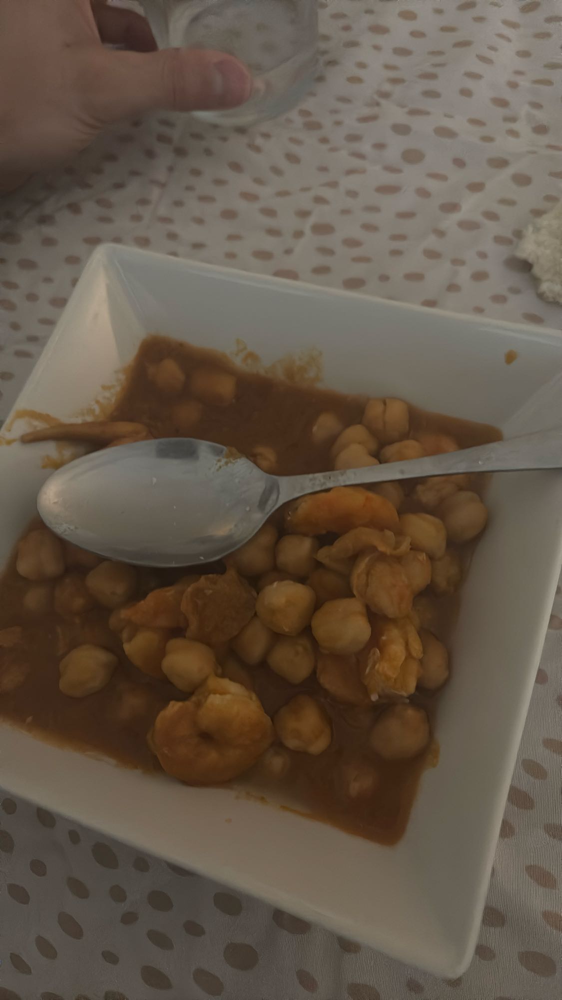 guiso de garbanzos y camarones