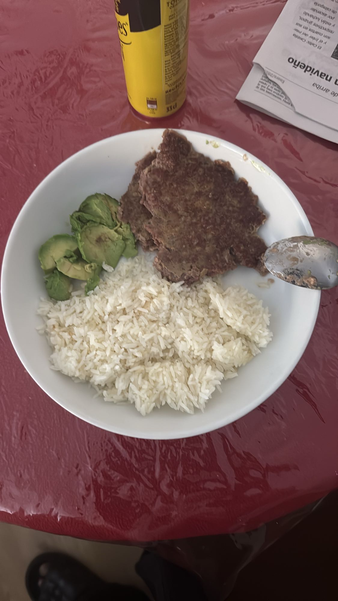 arroz, carne y aguacate