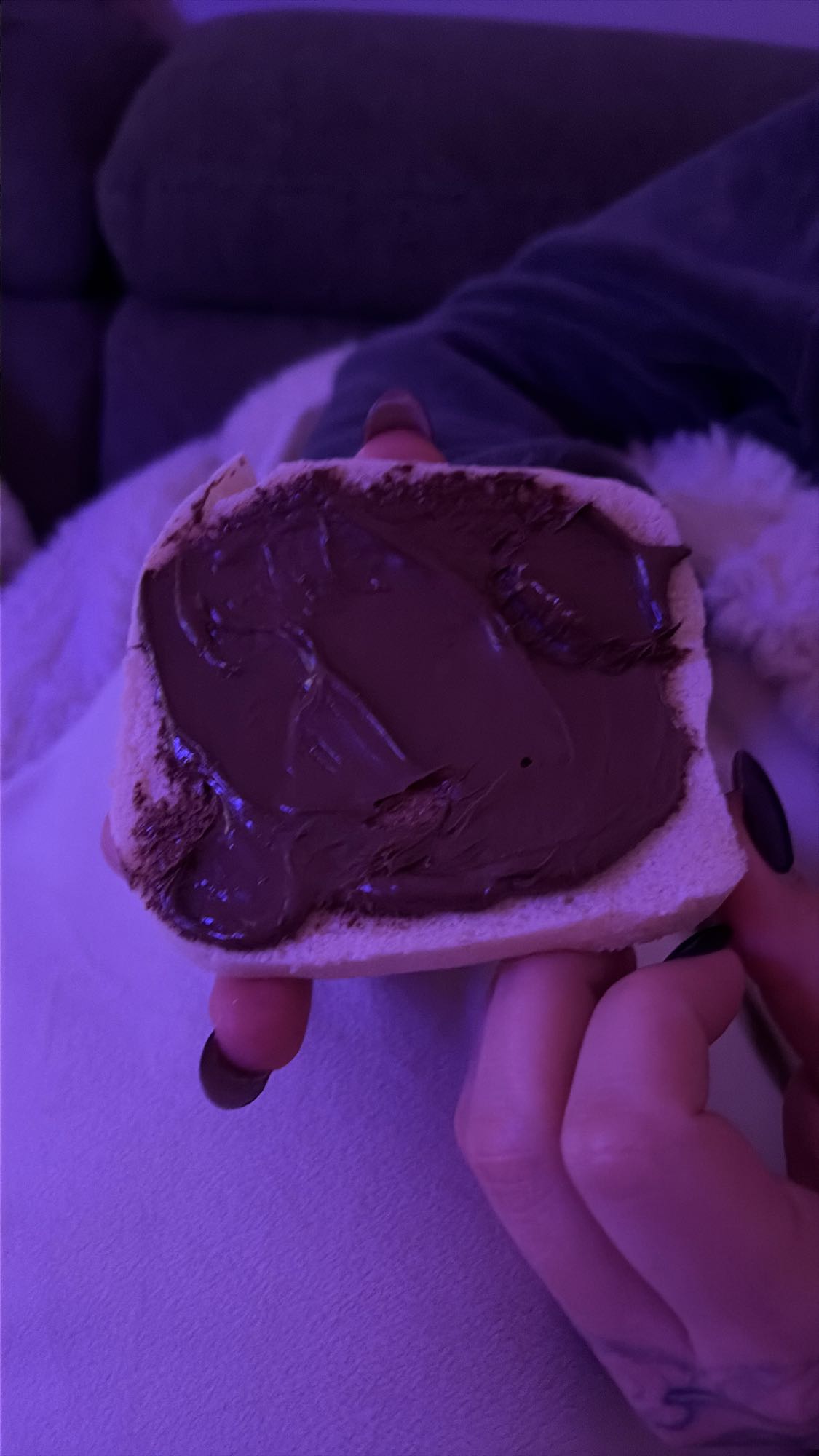 Pain de mie avec pâte à tartiner