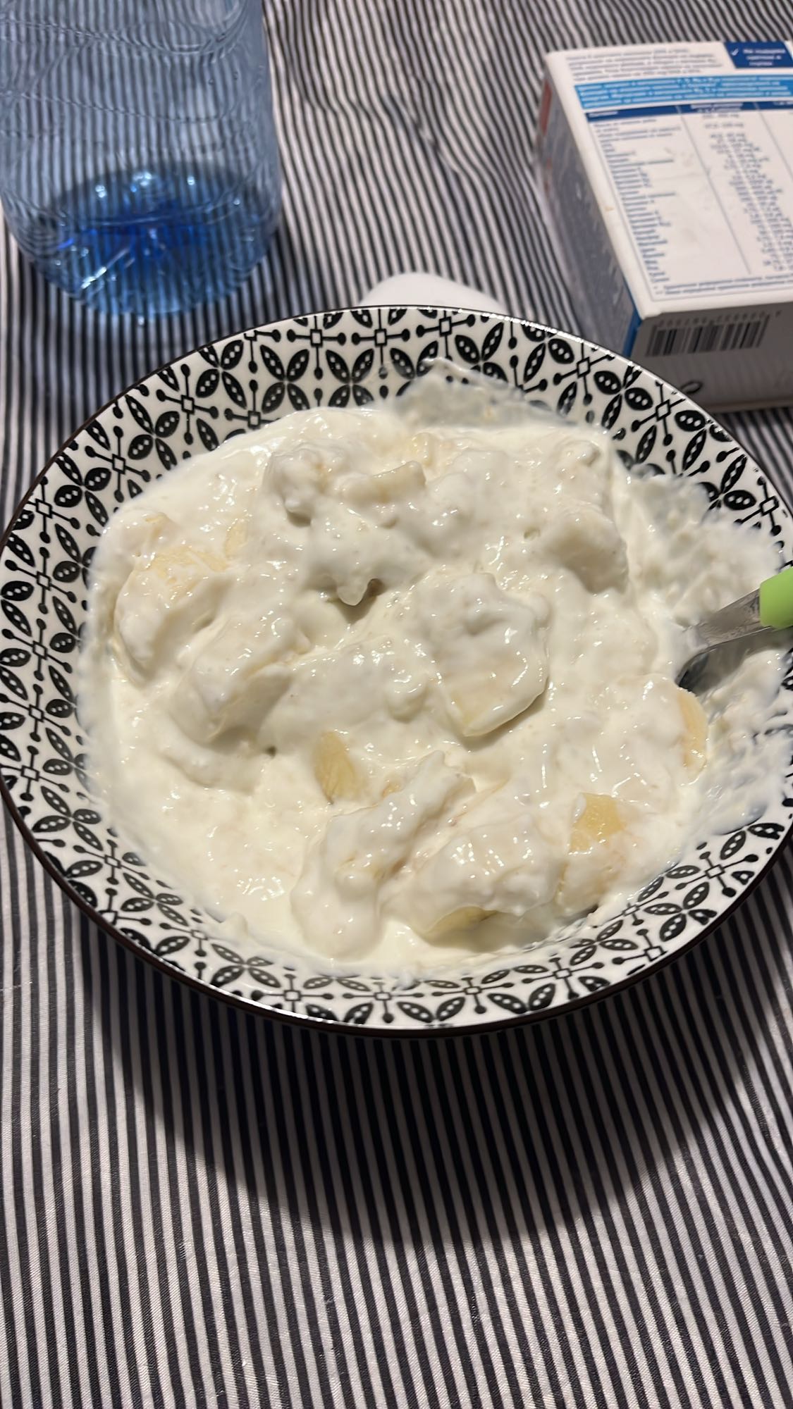 Банан с кисело мляко