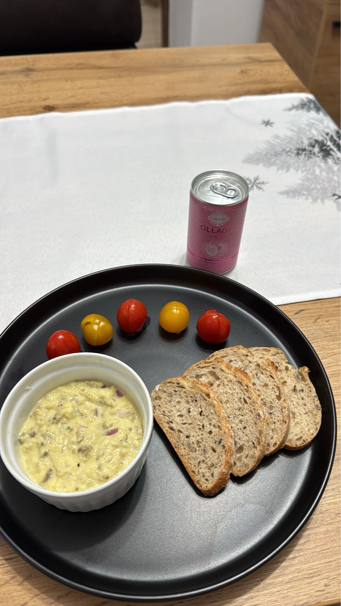 Pâine cu pastă de ou