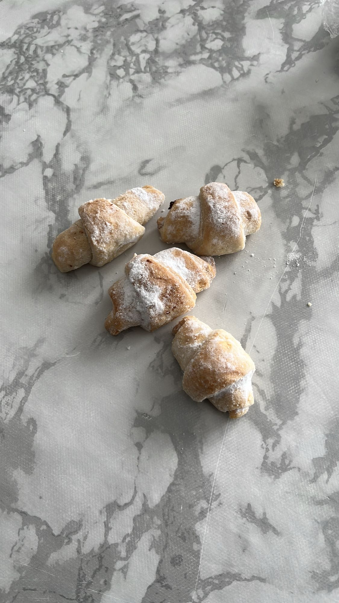 Cornulețe cu zahăr pudră