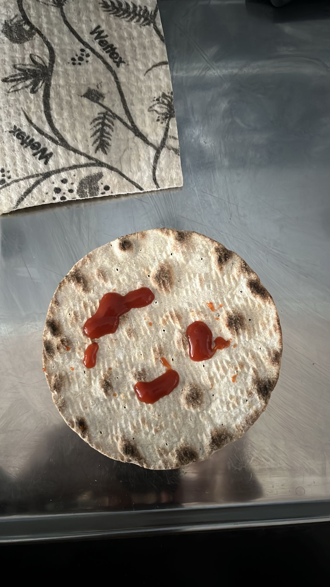 Knäckebröd med ketchup