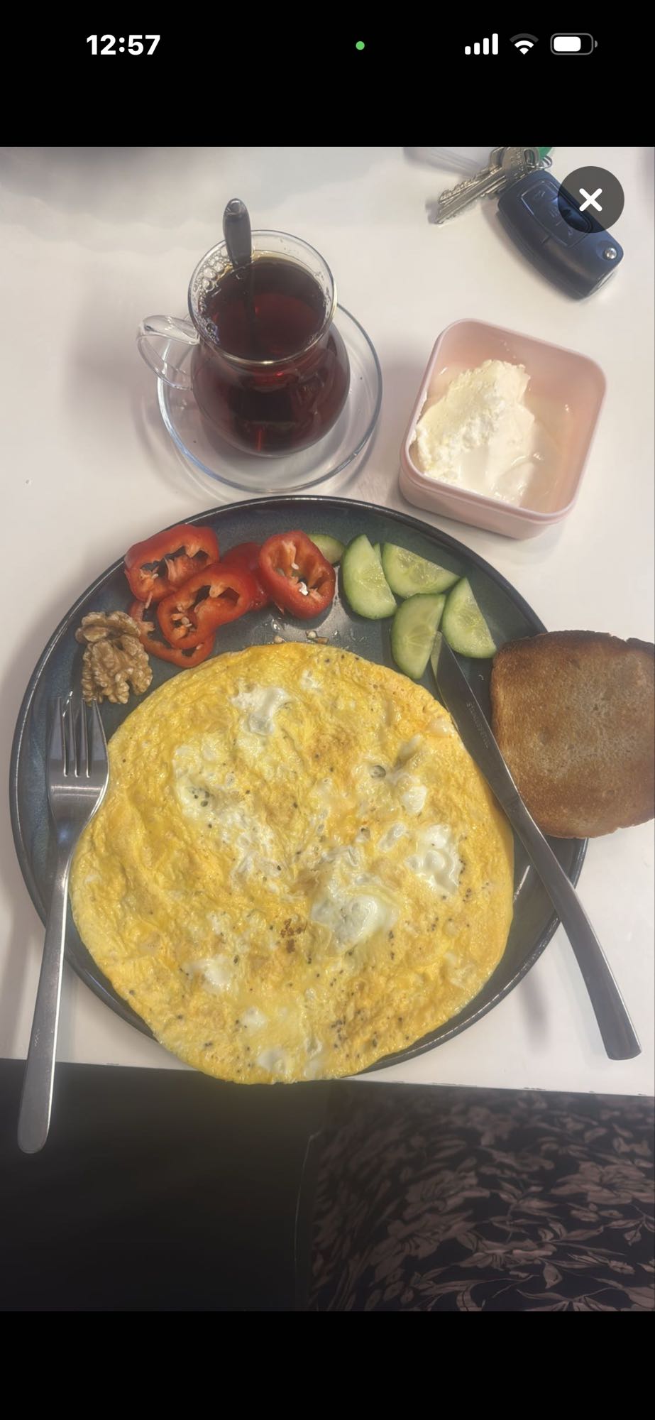 Omelettfrukost med grönsaker