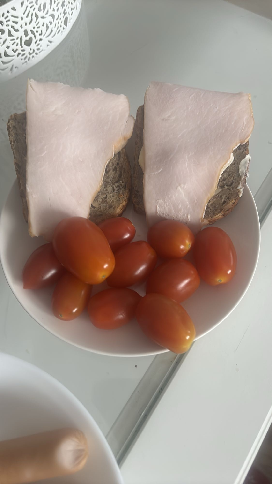 Kanapki z szynką i pomidory