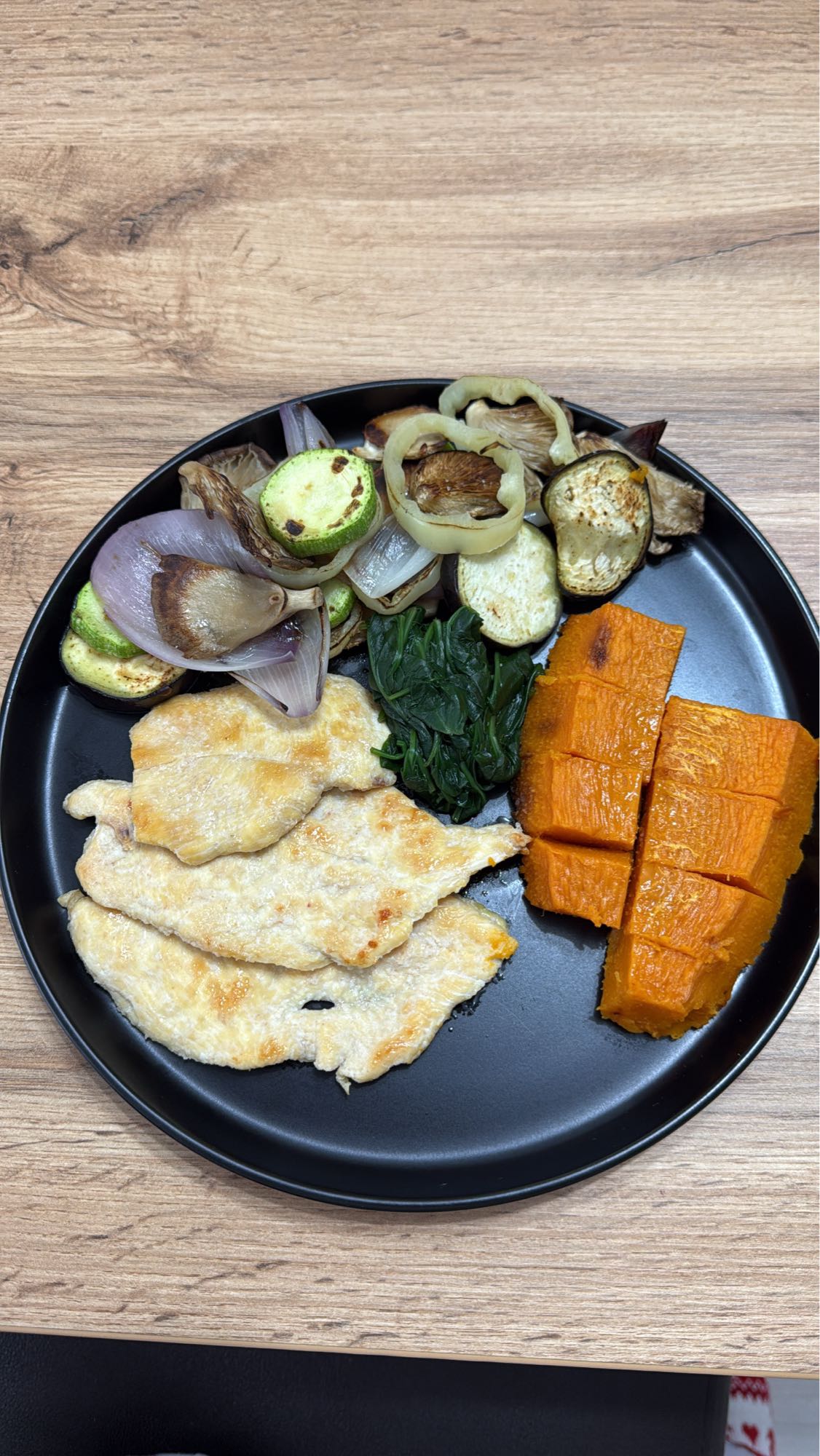 Piept de pui cu legume