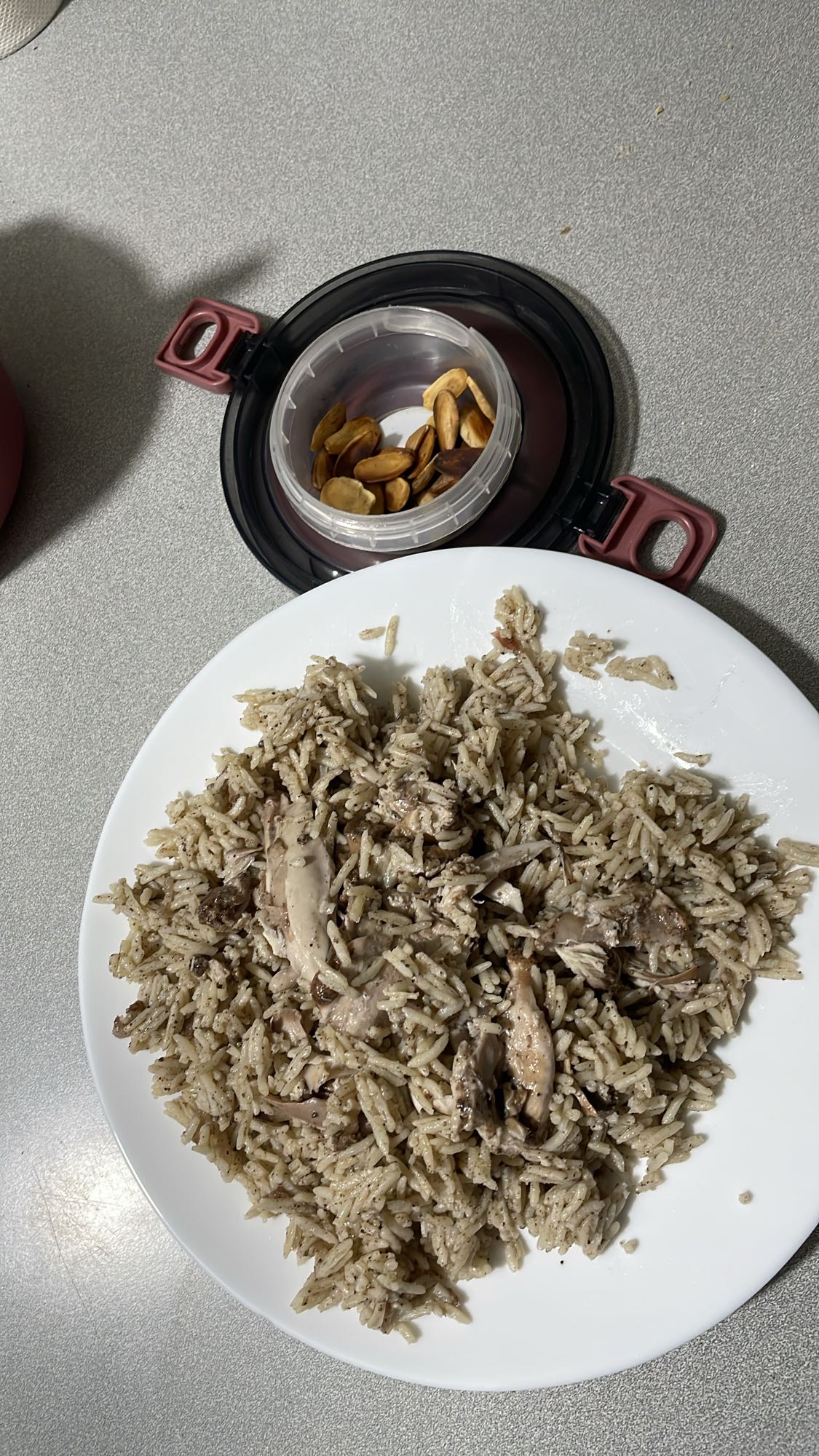 Chicken rice with seeds