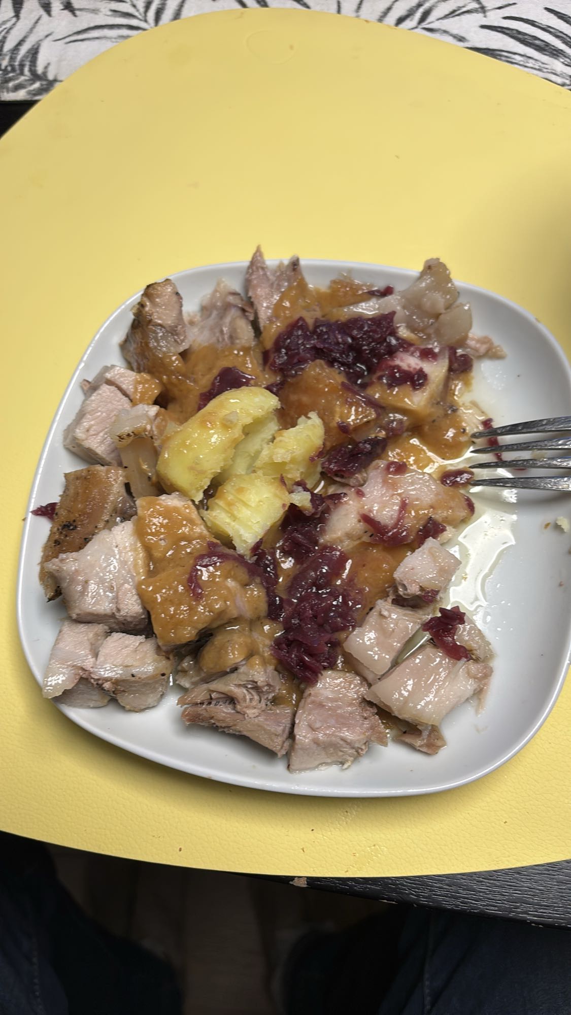 Svinekjøtt med potet og saus