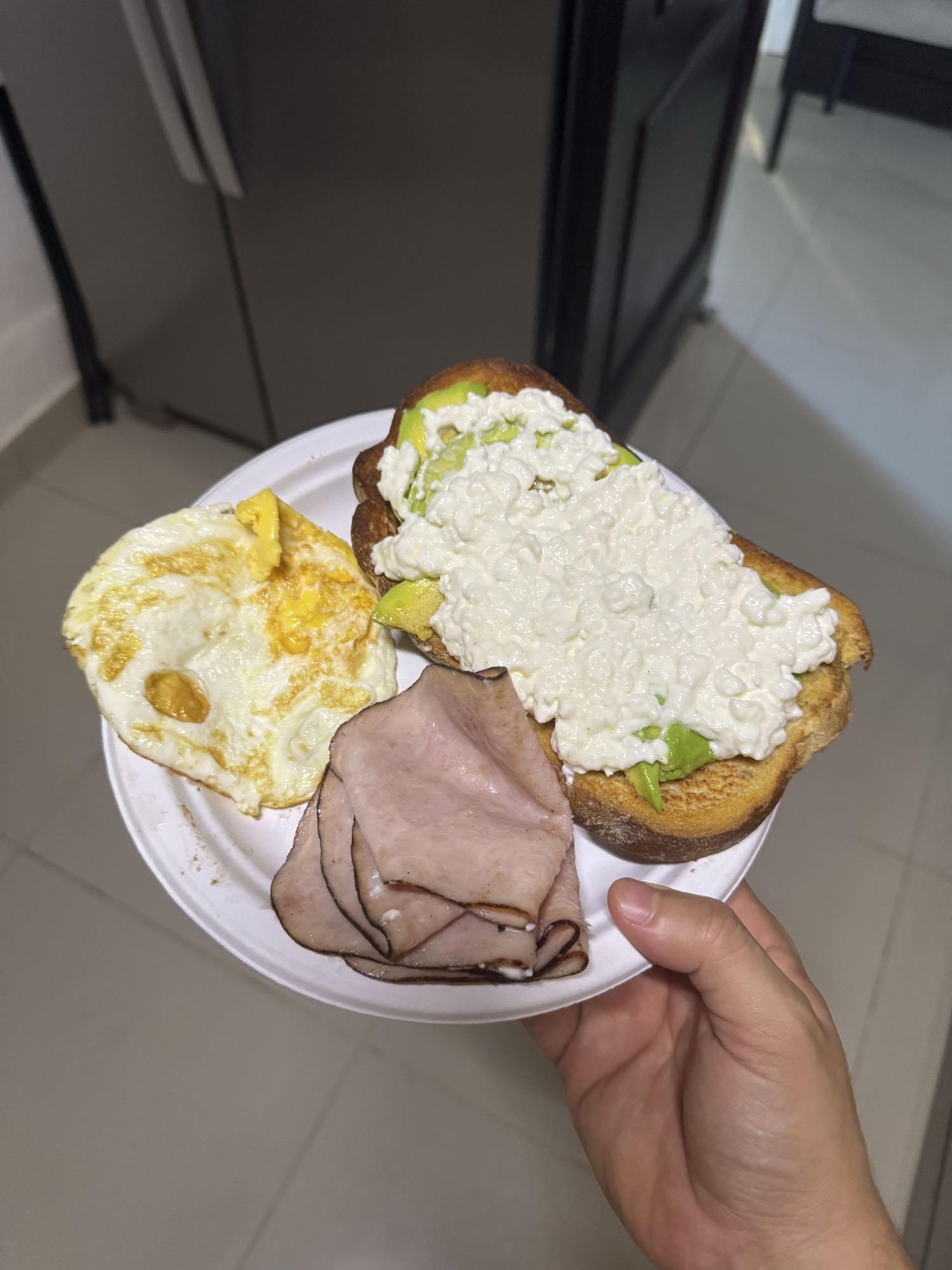 Tostada con huevo y jamón