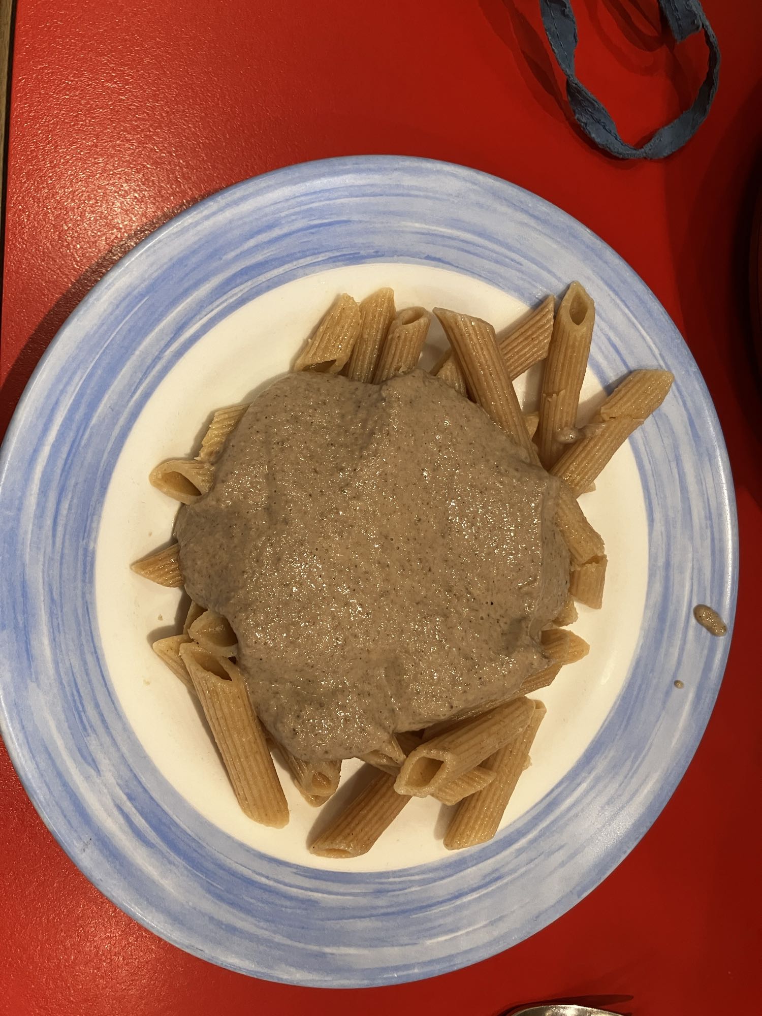 Penne integral com molho de cogumelos