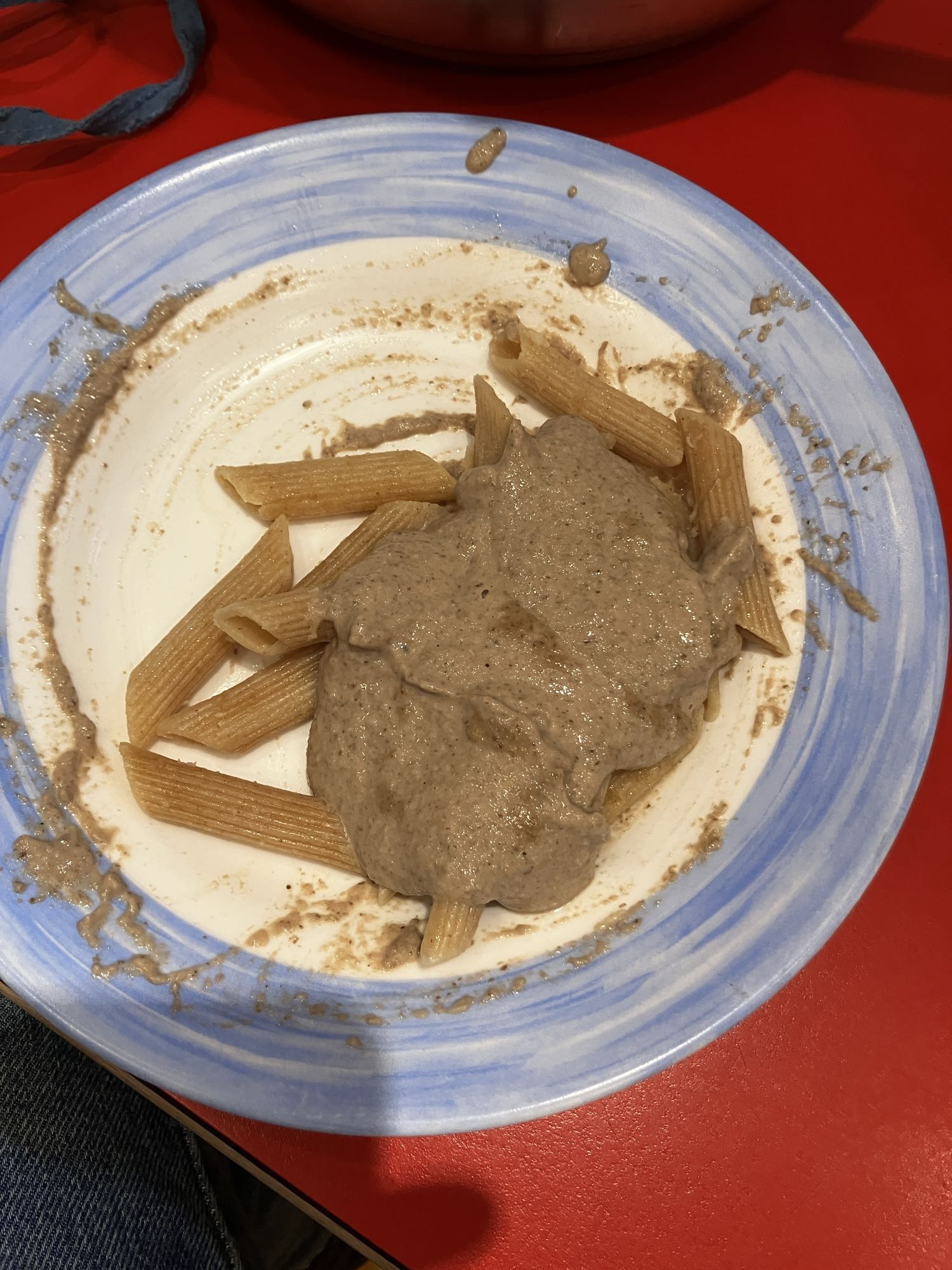 Penne integral com molho de cogumelos