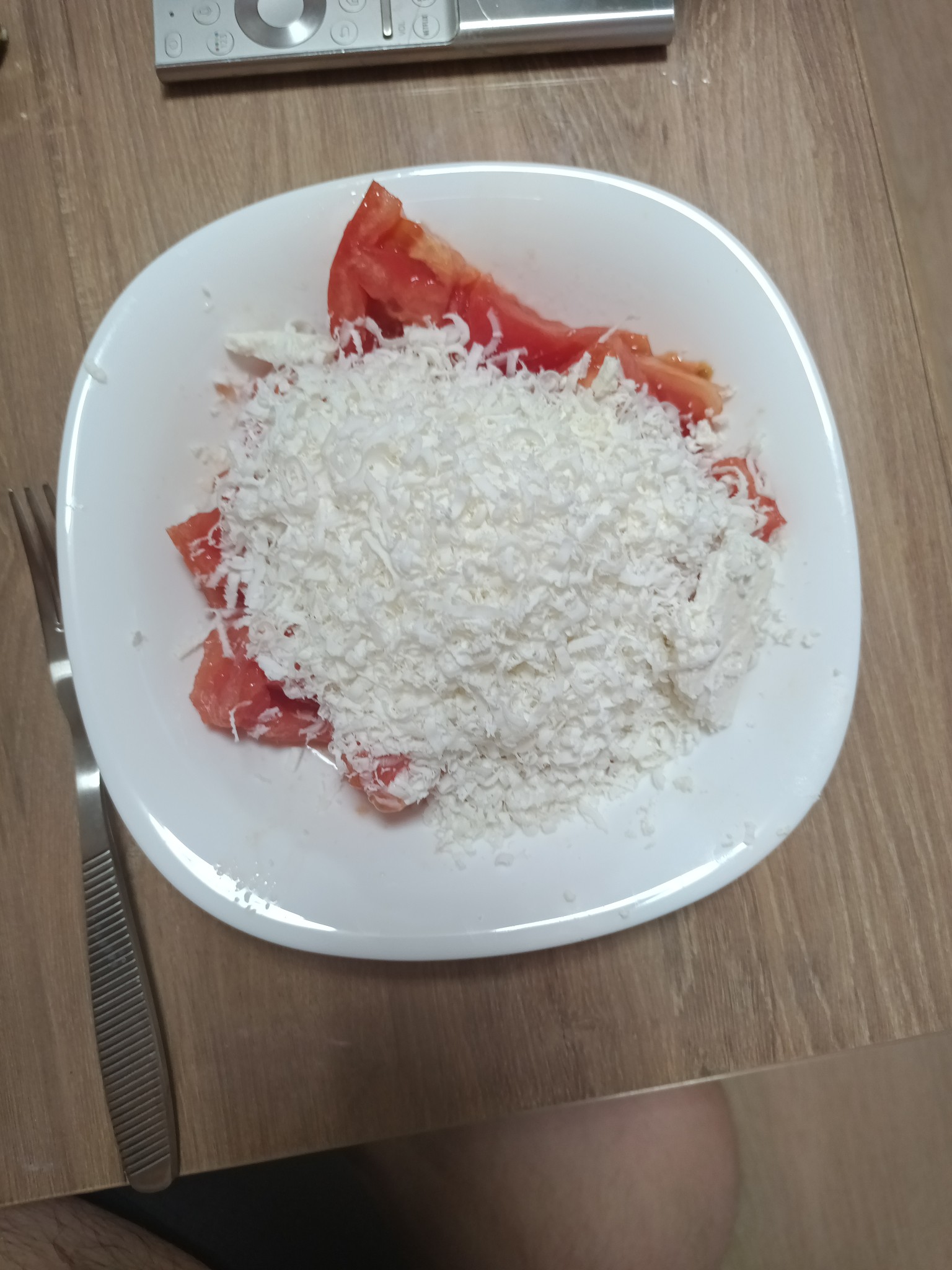 Tomato with grated cheese