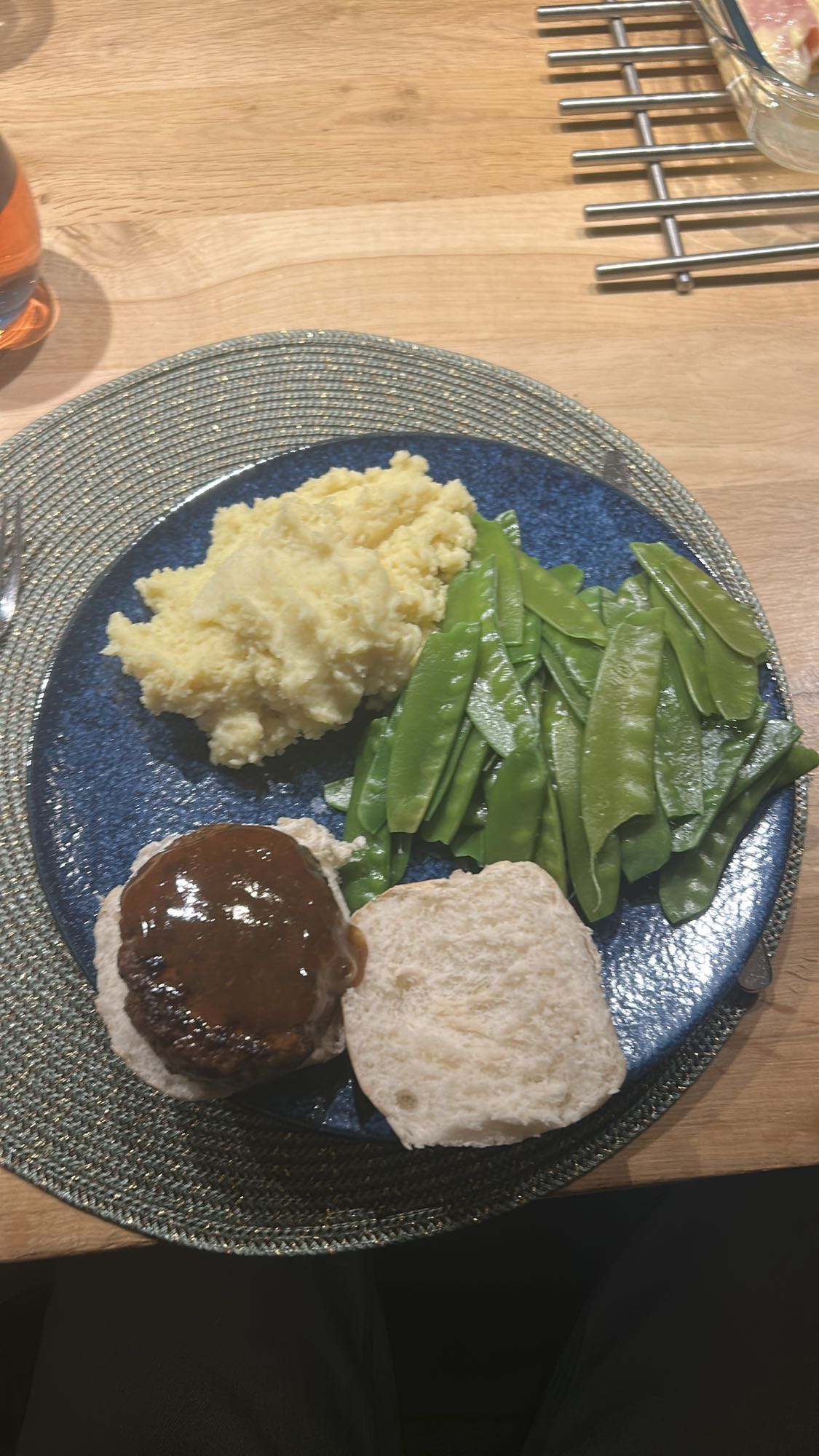 Aardappelpuree met burger