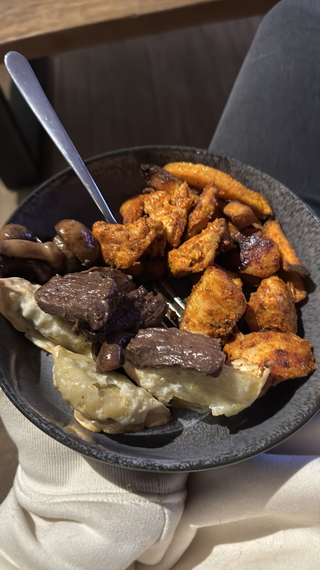 Gegrilltes Fleisch & Süßkartoffeln