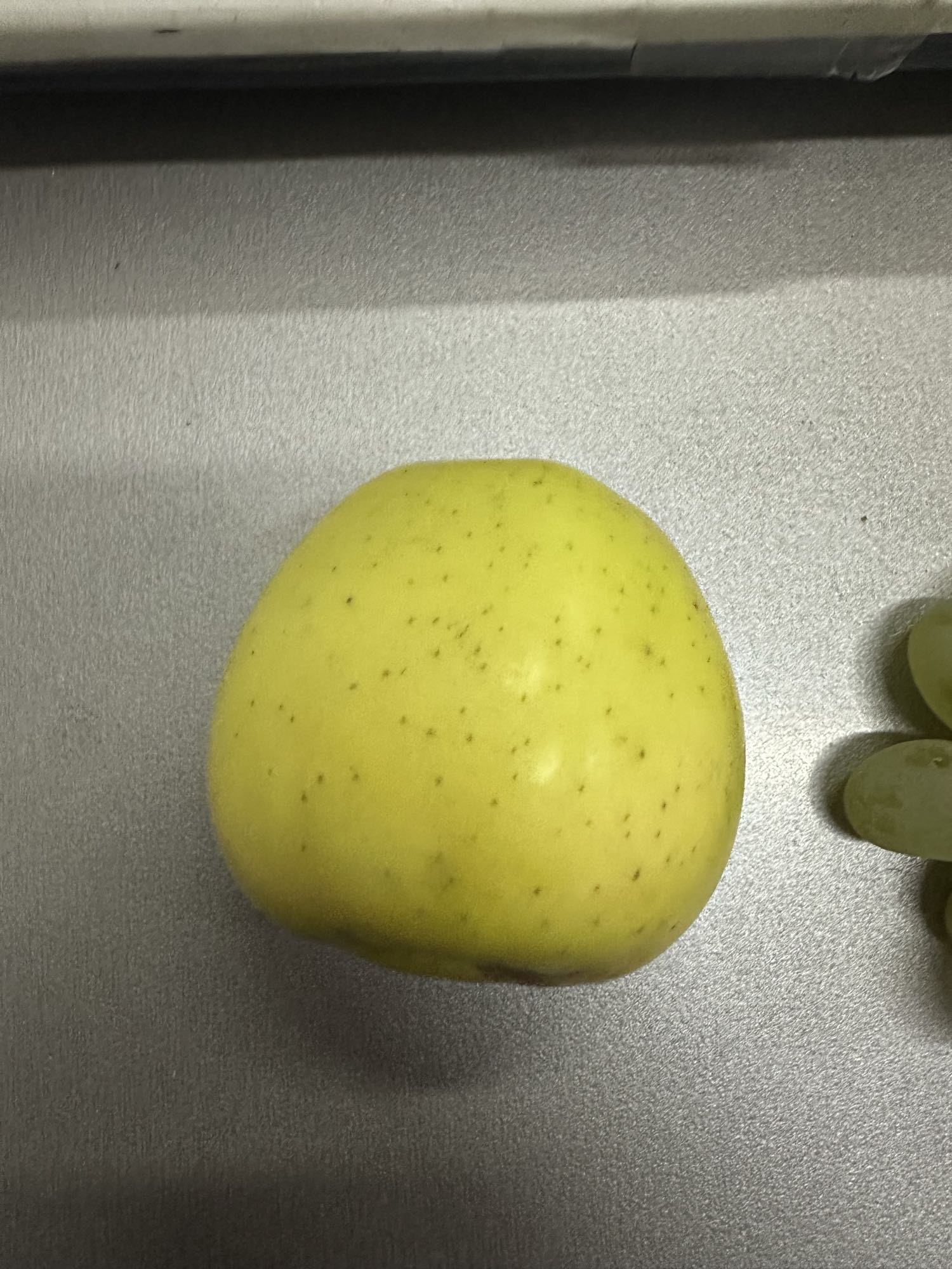 Зеленое яблоко