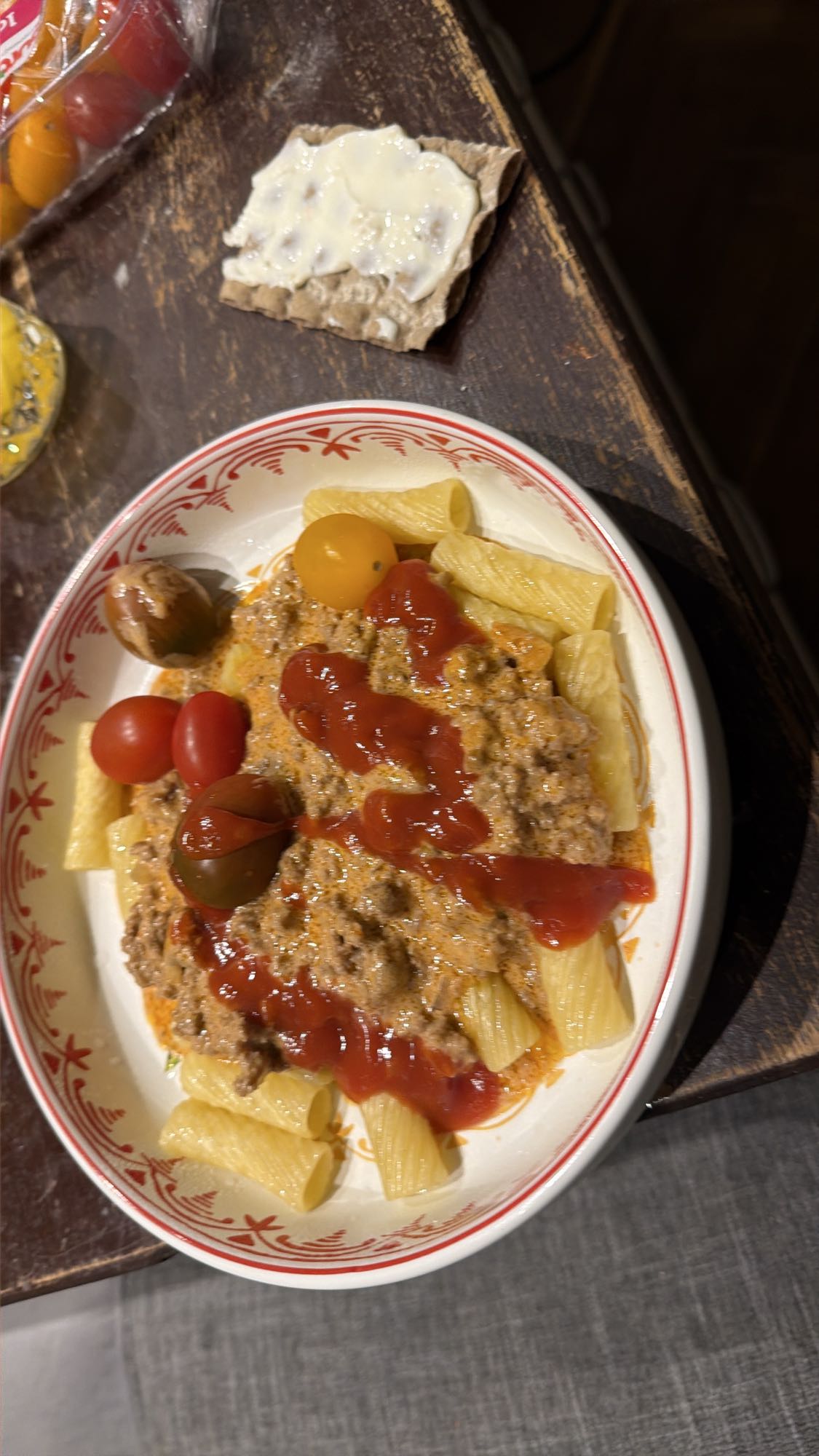 Pasta med köttfärssås & knäckebröd