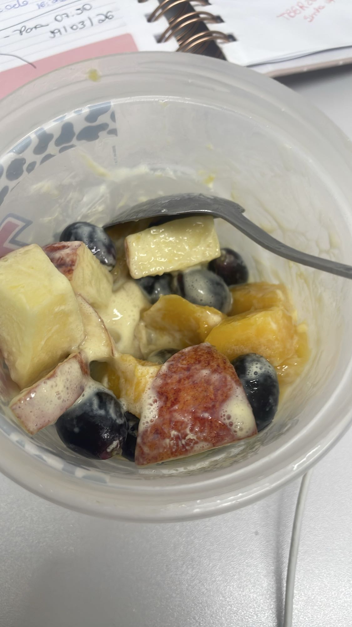 Salada de frutas com iogurte