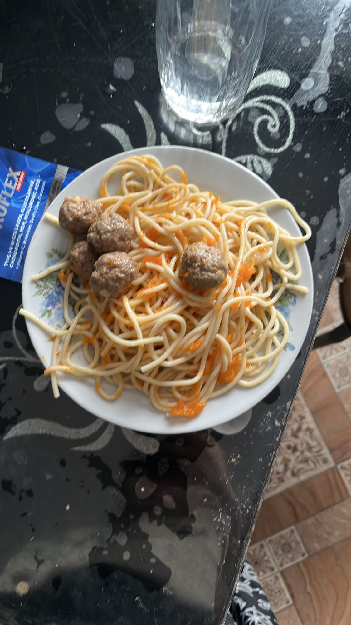 спагетти с фрикадельками