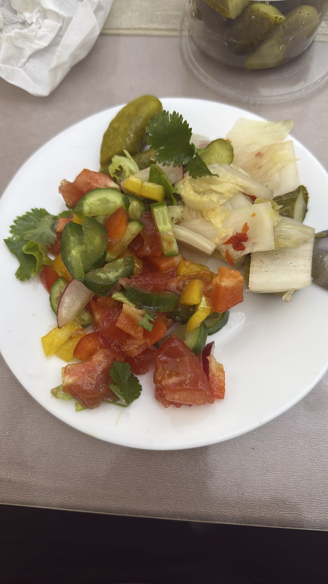 Овощной салат с квашеной капустой