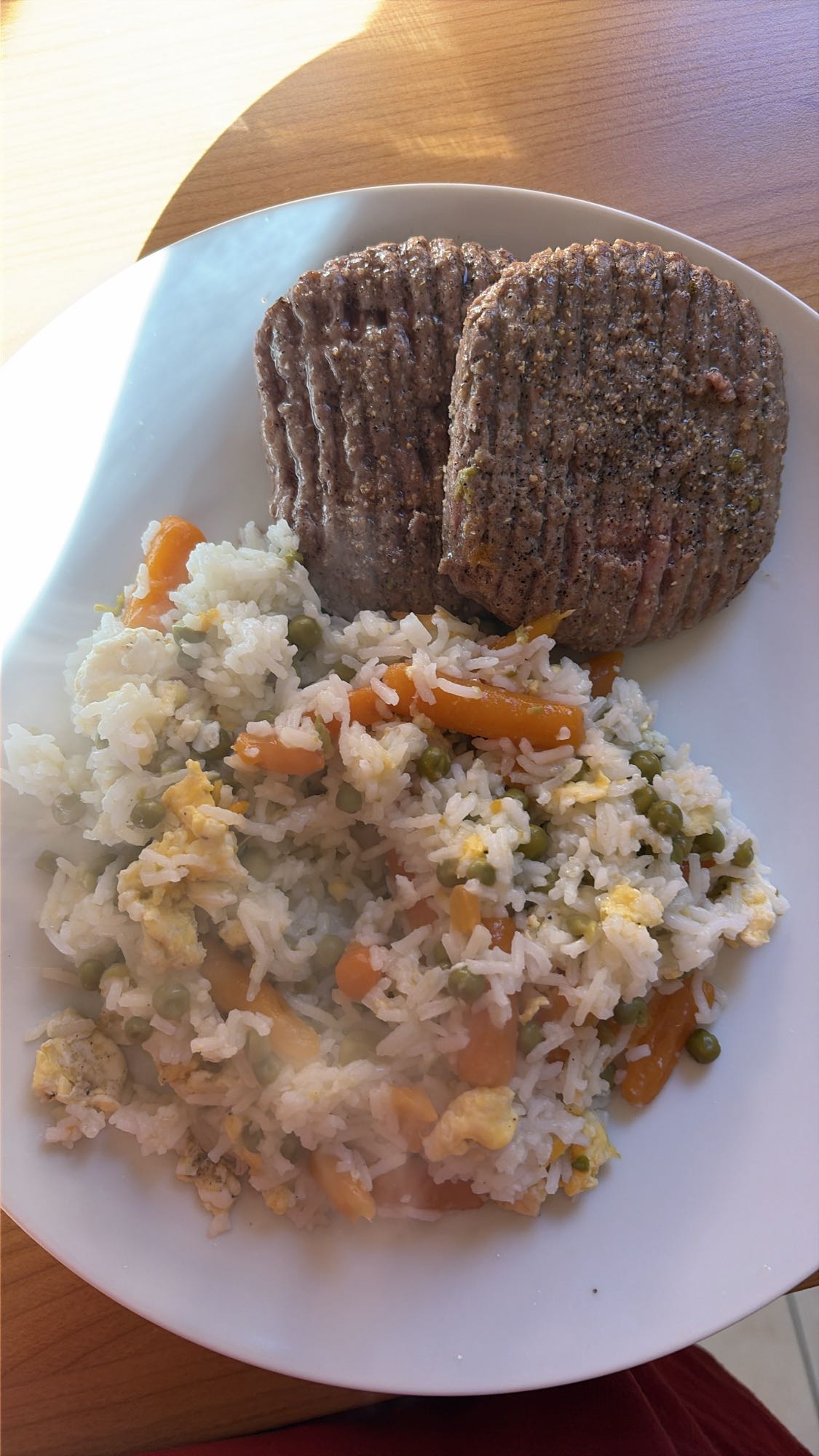 Riz sauté et steaks