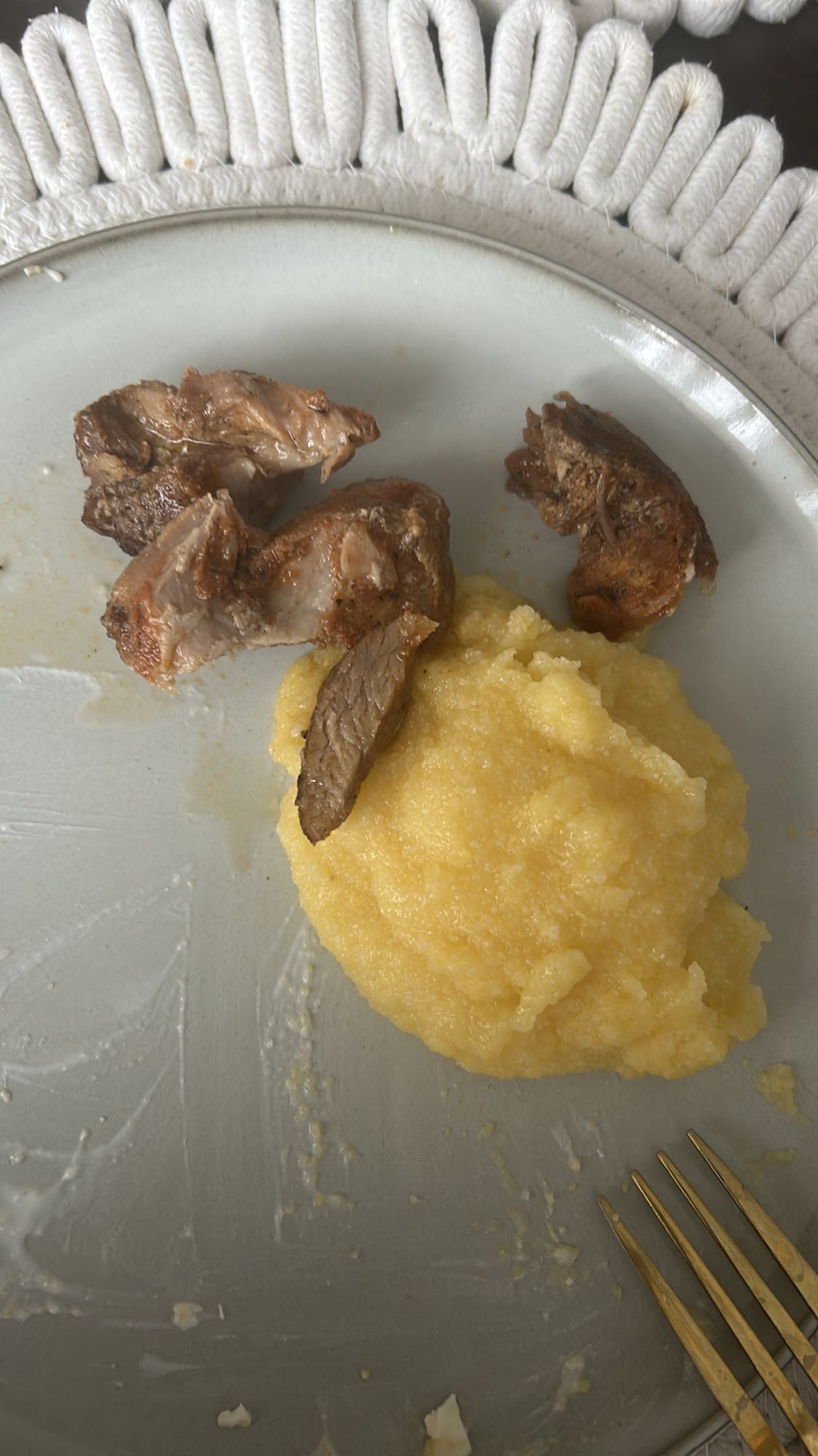 Mămăligă cu carne