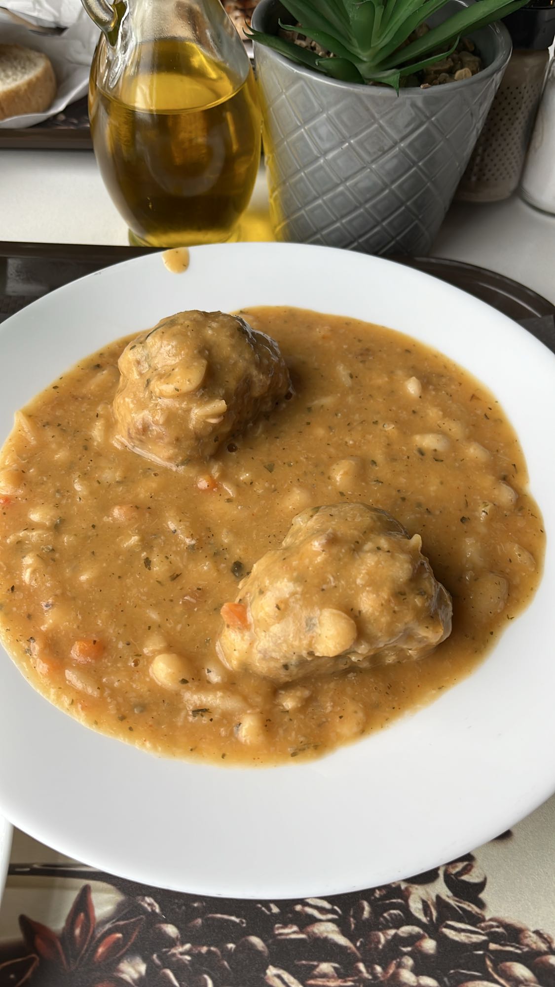 Кюфтета с боб яхния