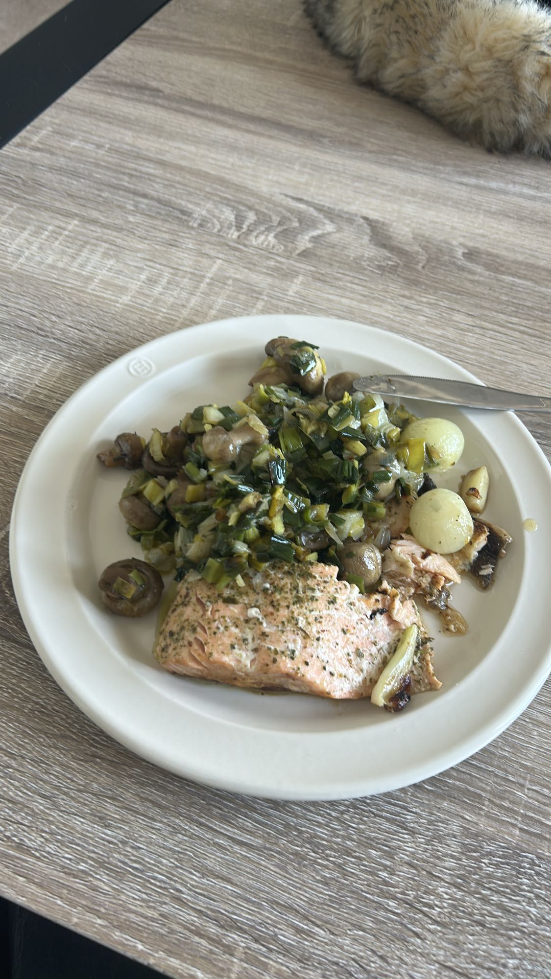 Saumon et légumes sautés