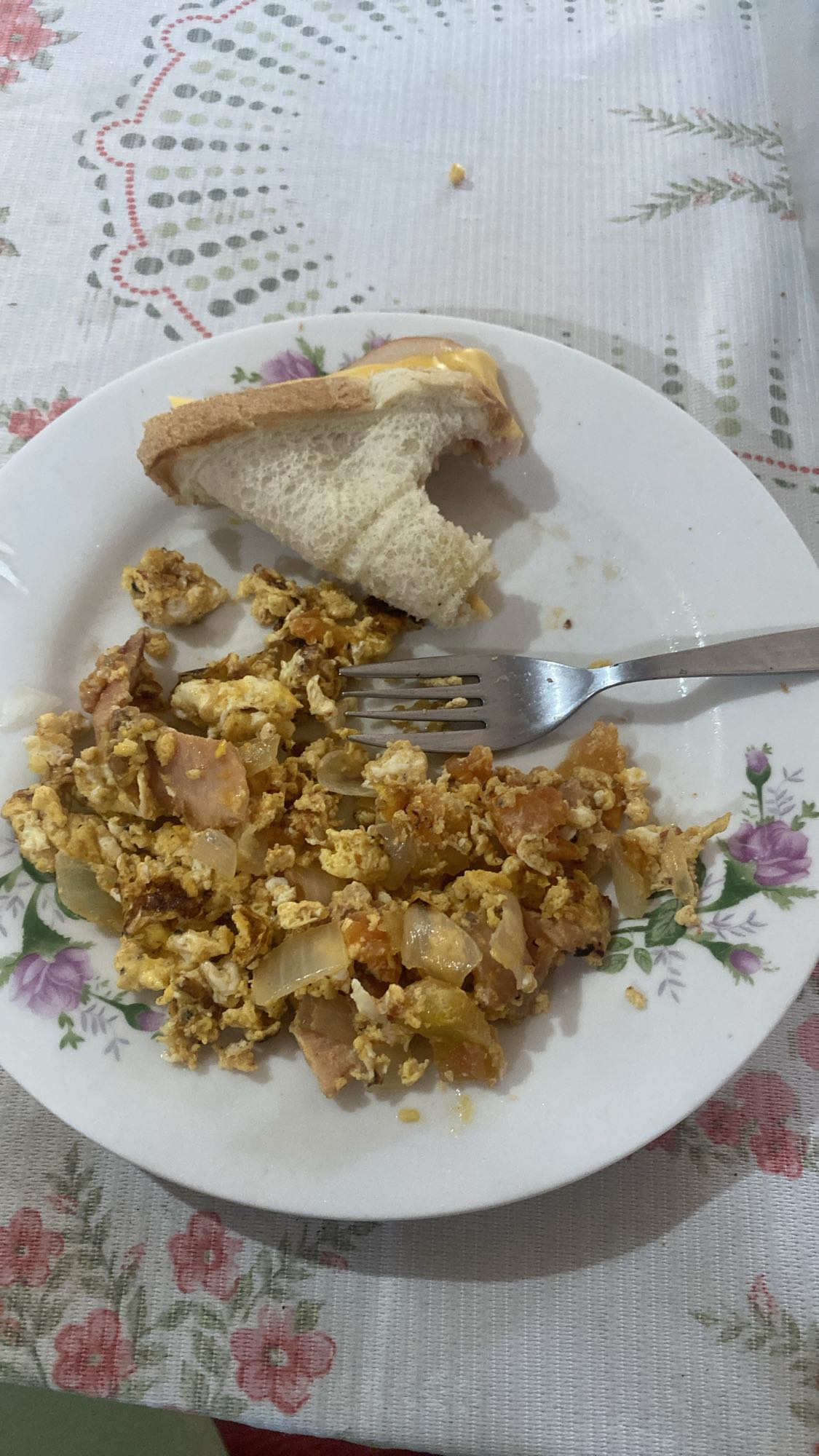 Huevos revueltos con pan