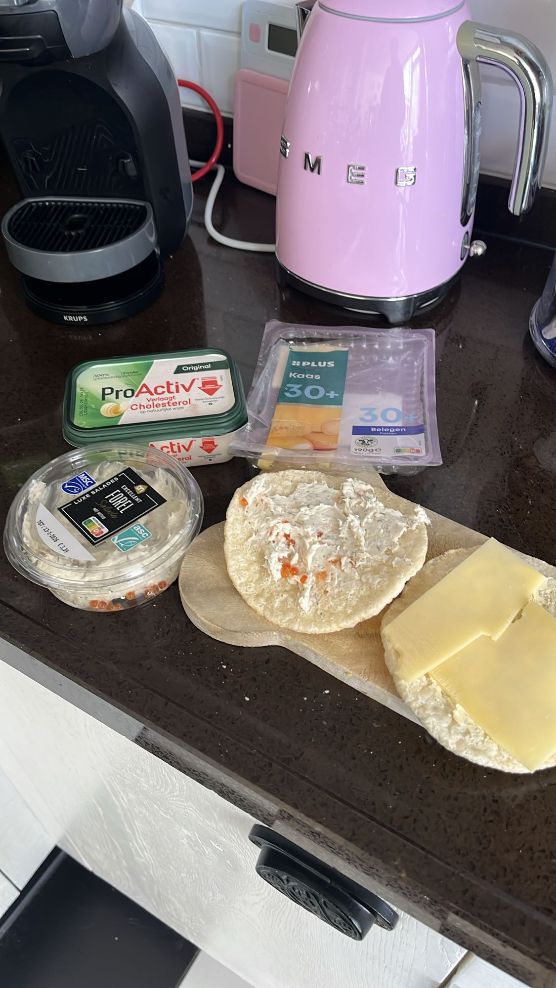Kaas en forel kikkererwtenwafels