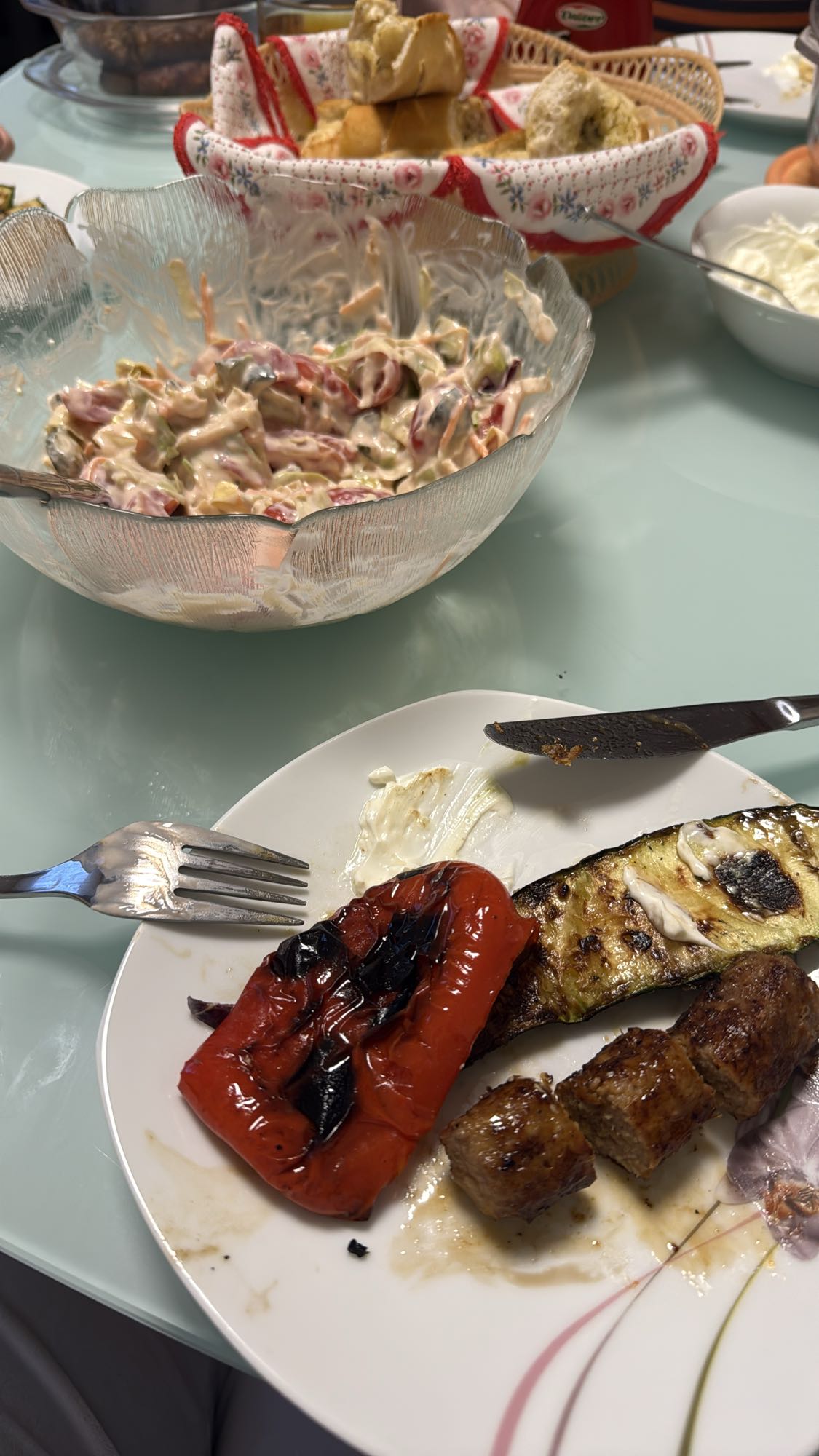 Gegrilltes mit Salat