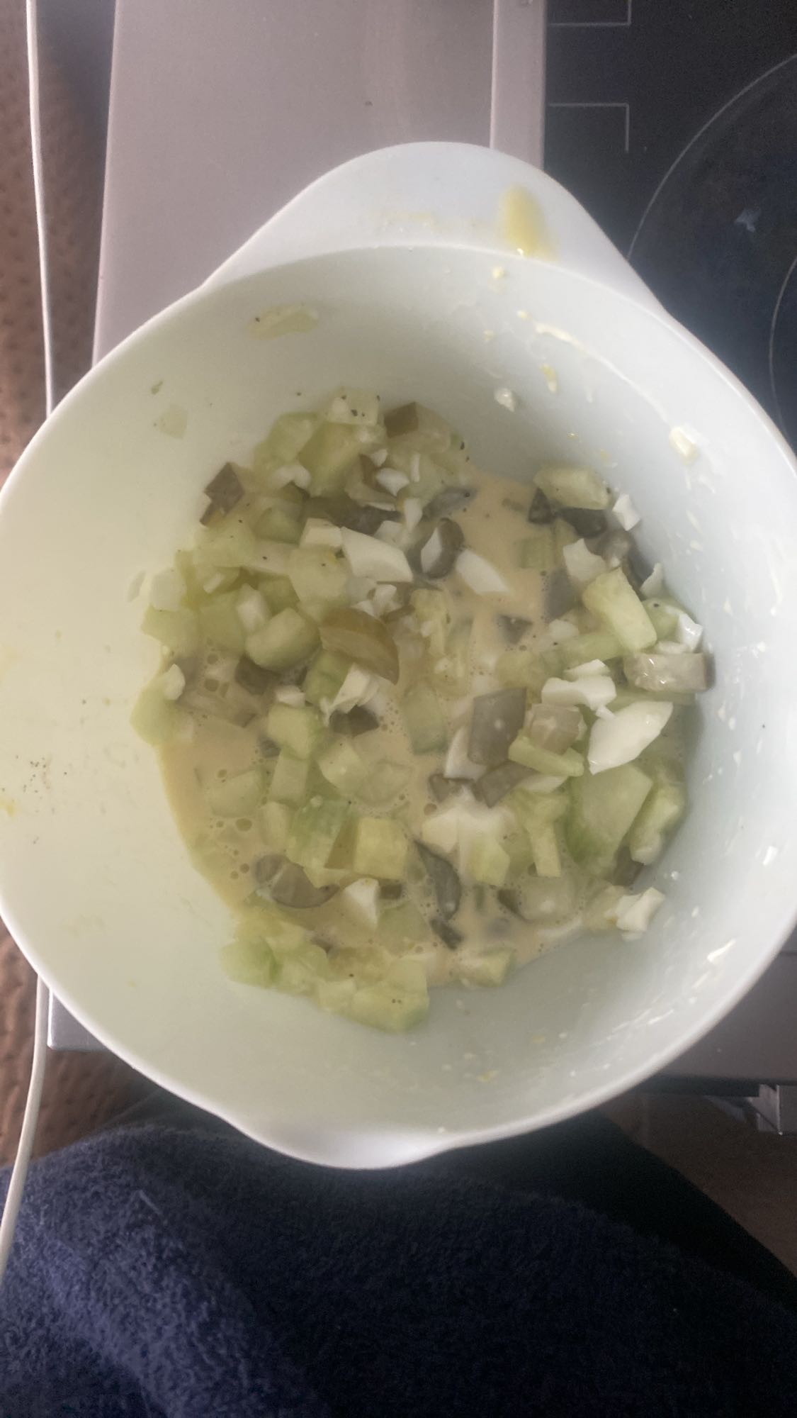 Eiersalat mit Gurke