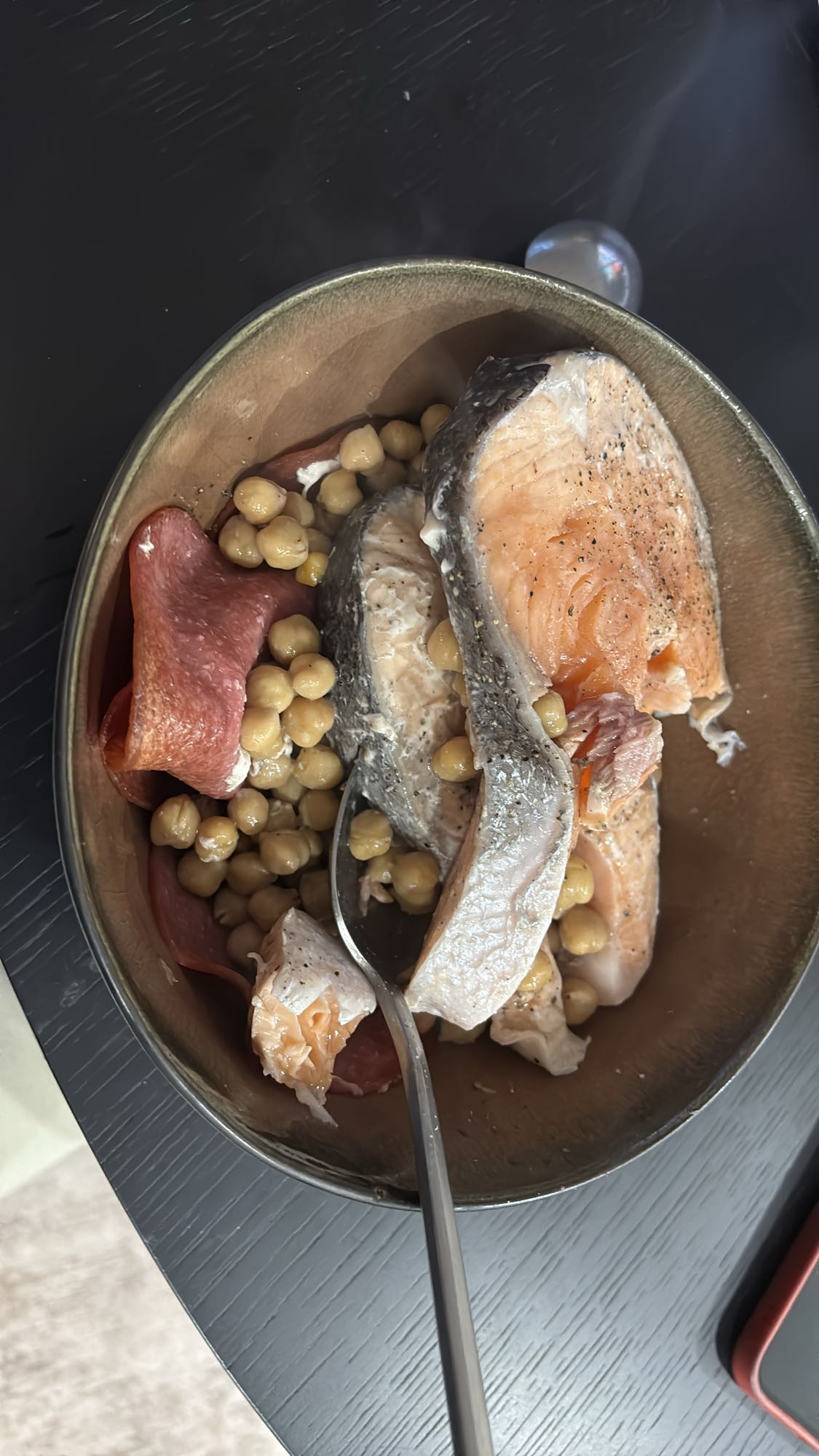 Saumon pois chiches et salami