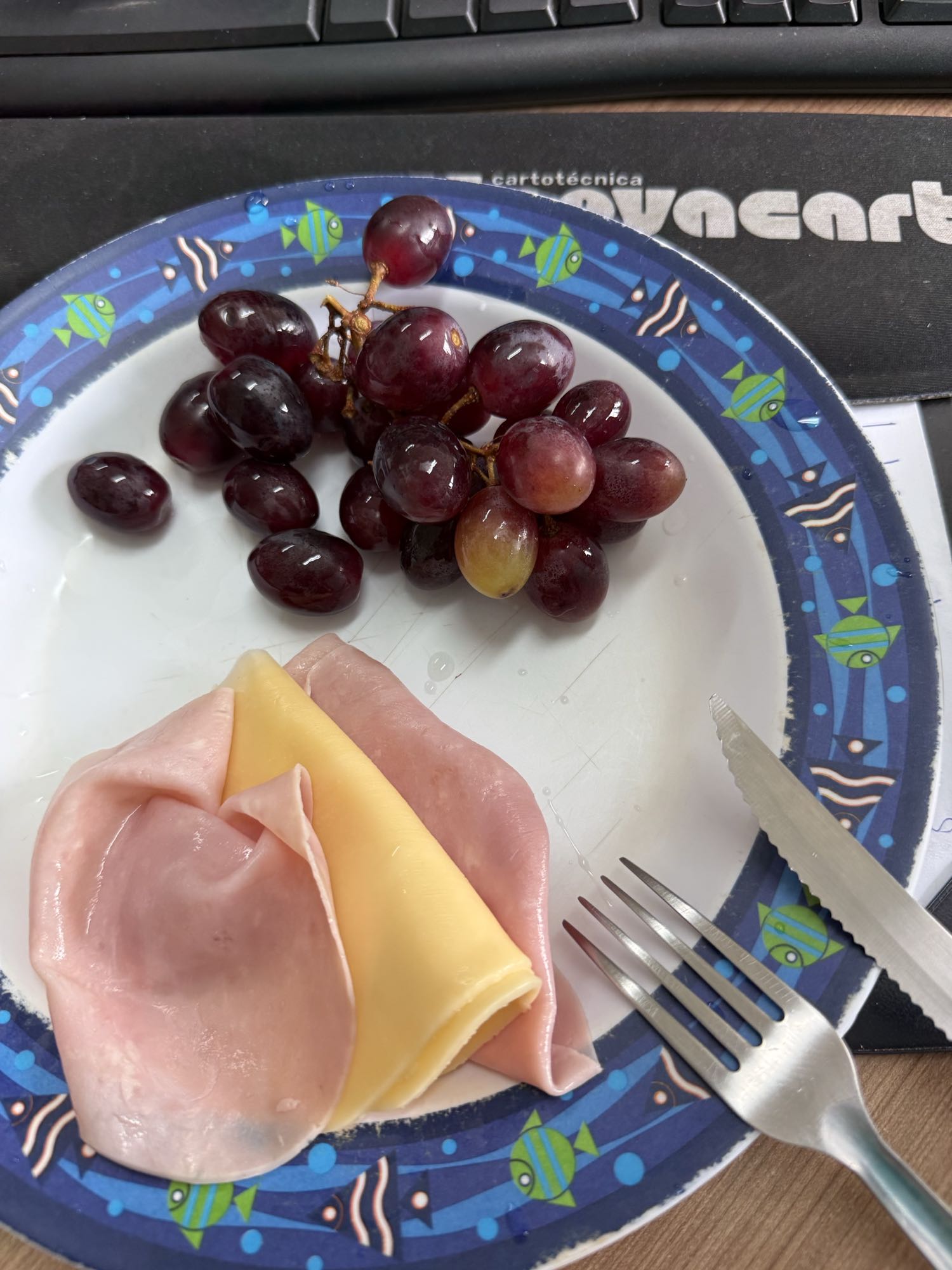 Uvas, presunto e queijo