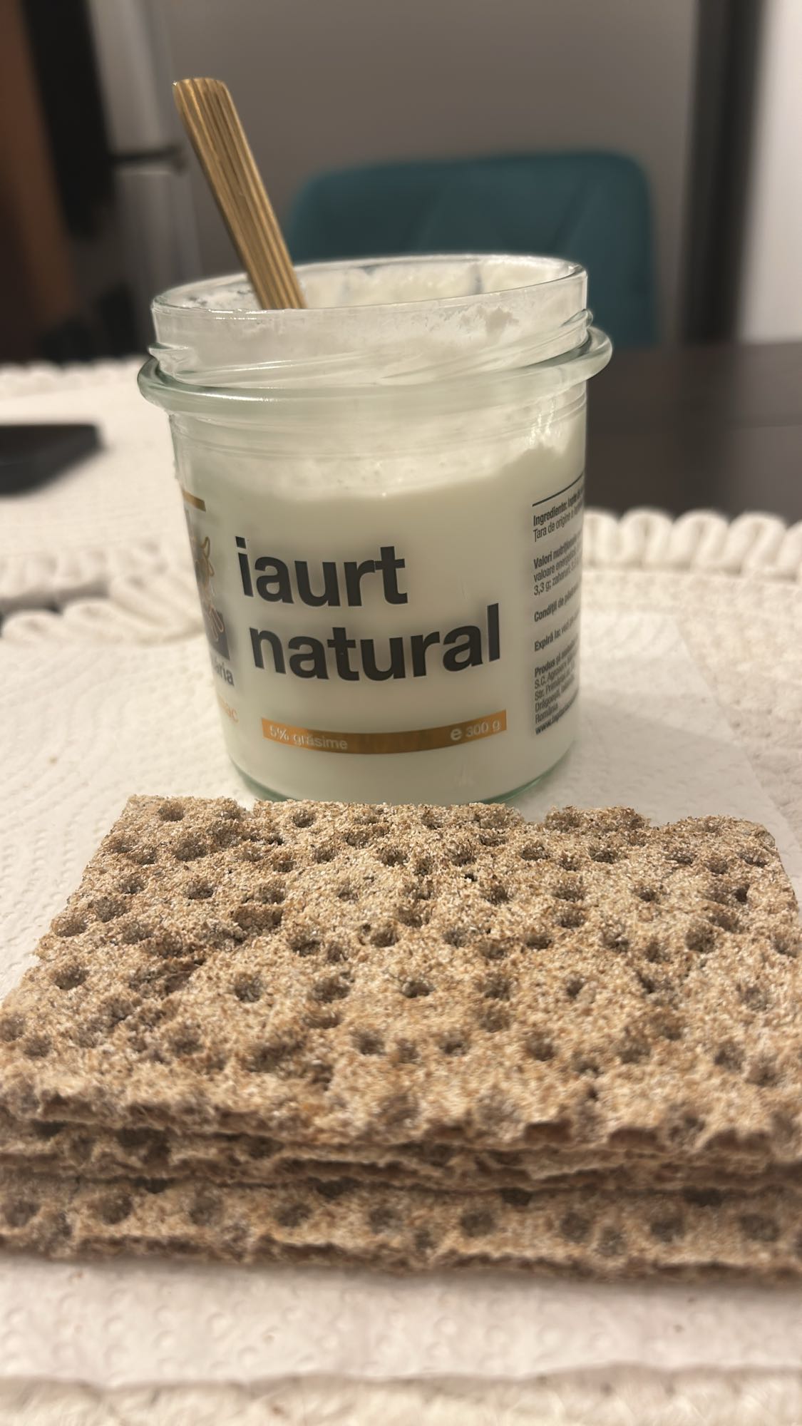 Iaurt cu crackers integrali