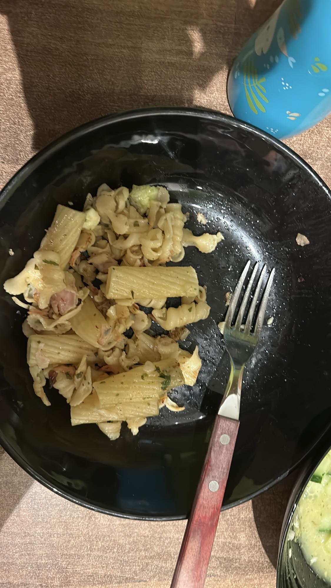 Gemischte Pasta mit Huhn