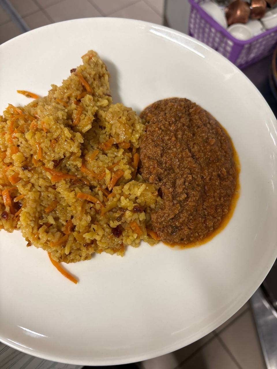 Плов с мясным соусом