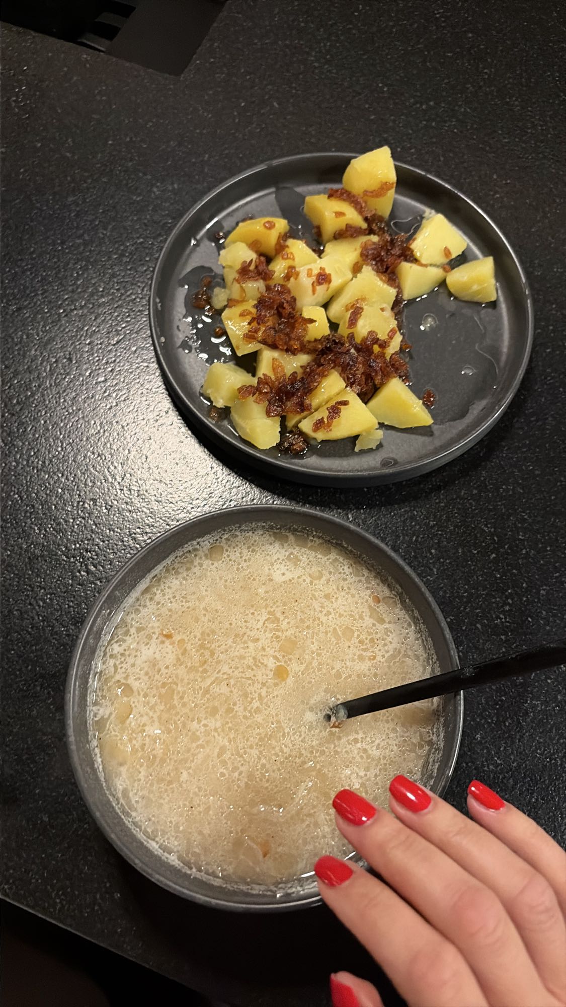 Ziemniaki z cebulą i żurek