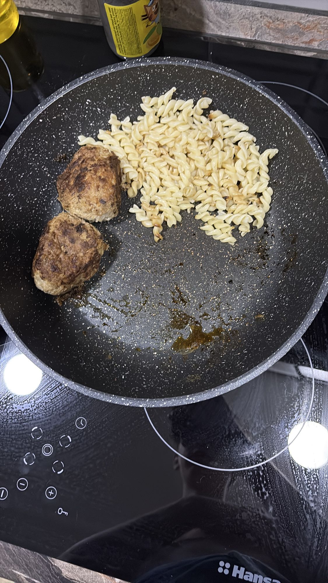 Фрикадельки с макаронами